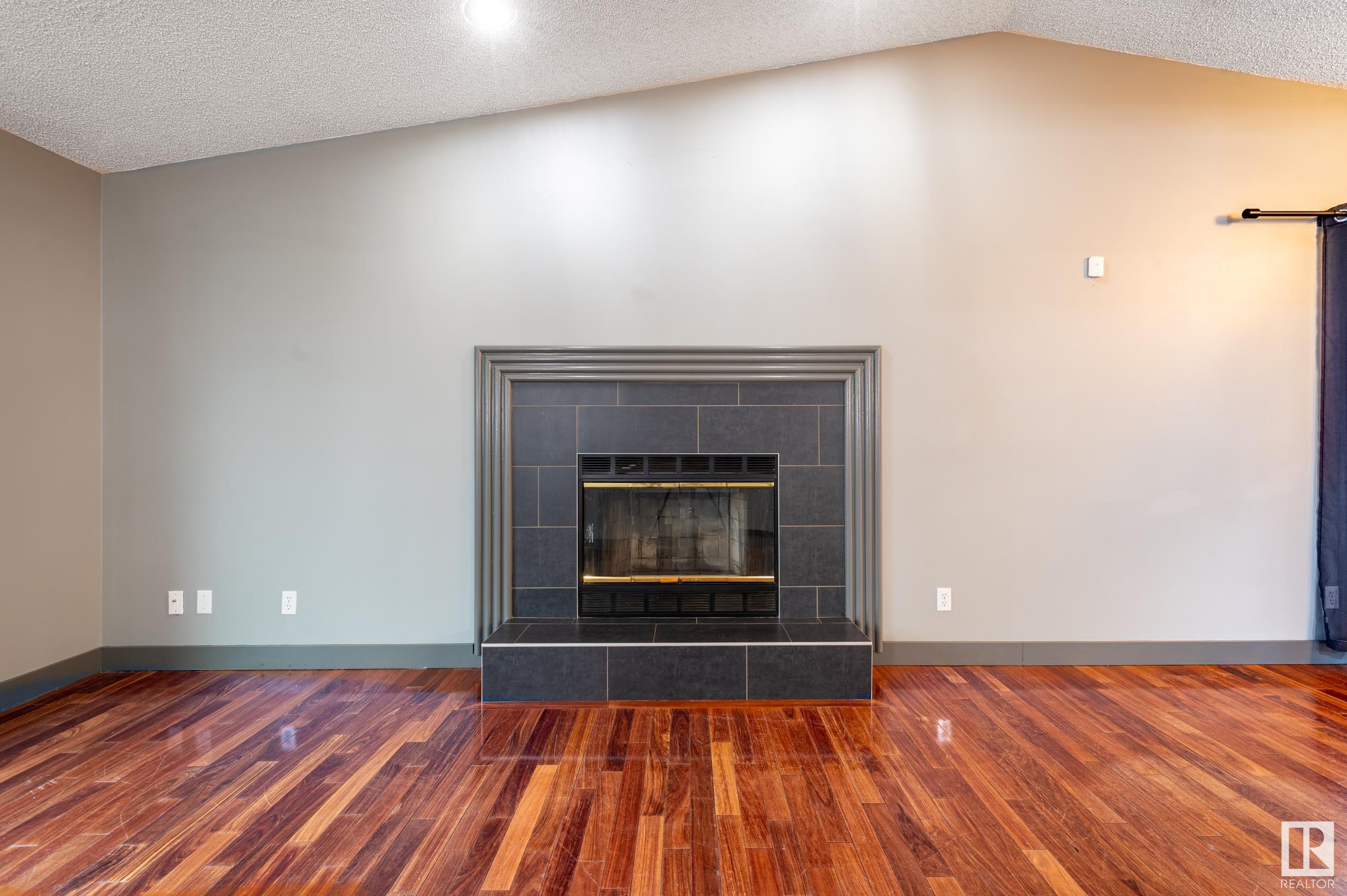      3811 21 AV NW , Edmonton,  ,T6L 4T4 ;  Listing Number: MLS E4420136