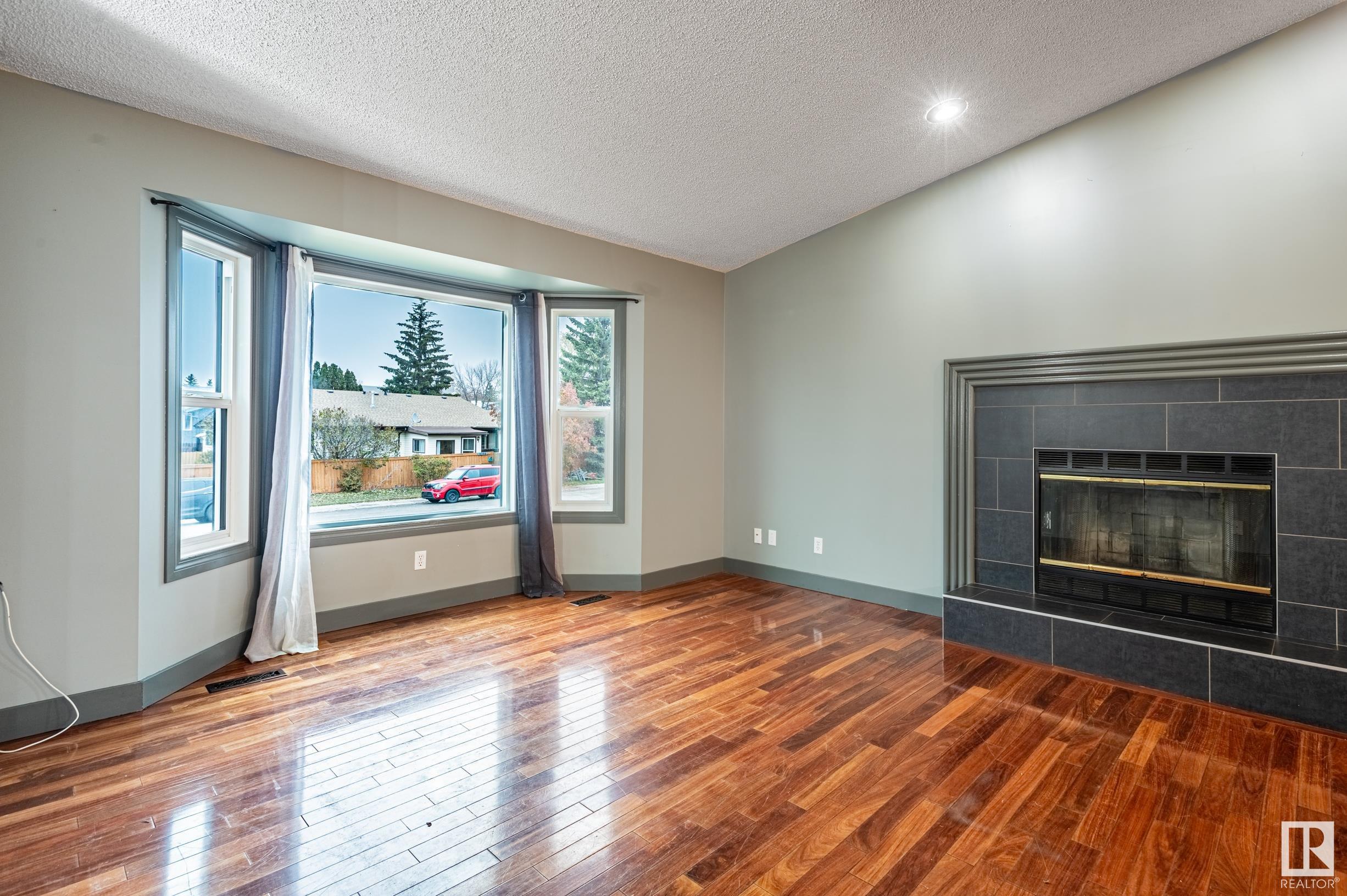      3811 21 AV NW , Edmonton,  ,T6L 4T4 ;  Listing Number: MLS E4420136