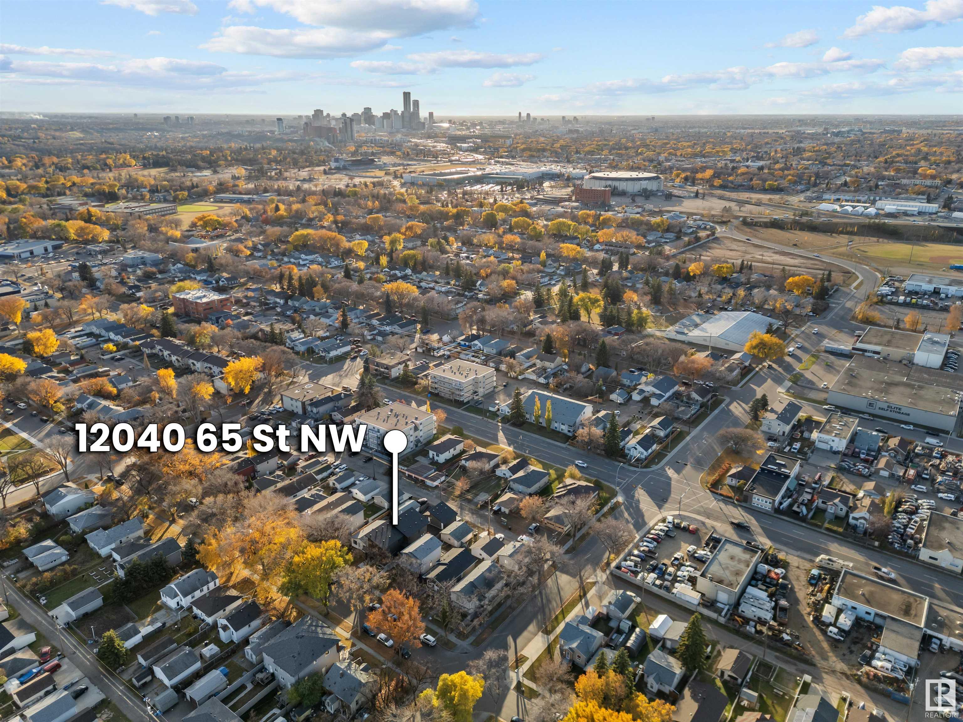 Photo 2 at 9638 109a Avenue Nw, Mccauley, Edmonton