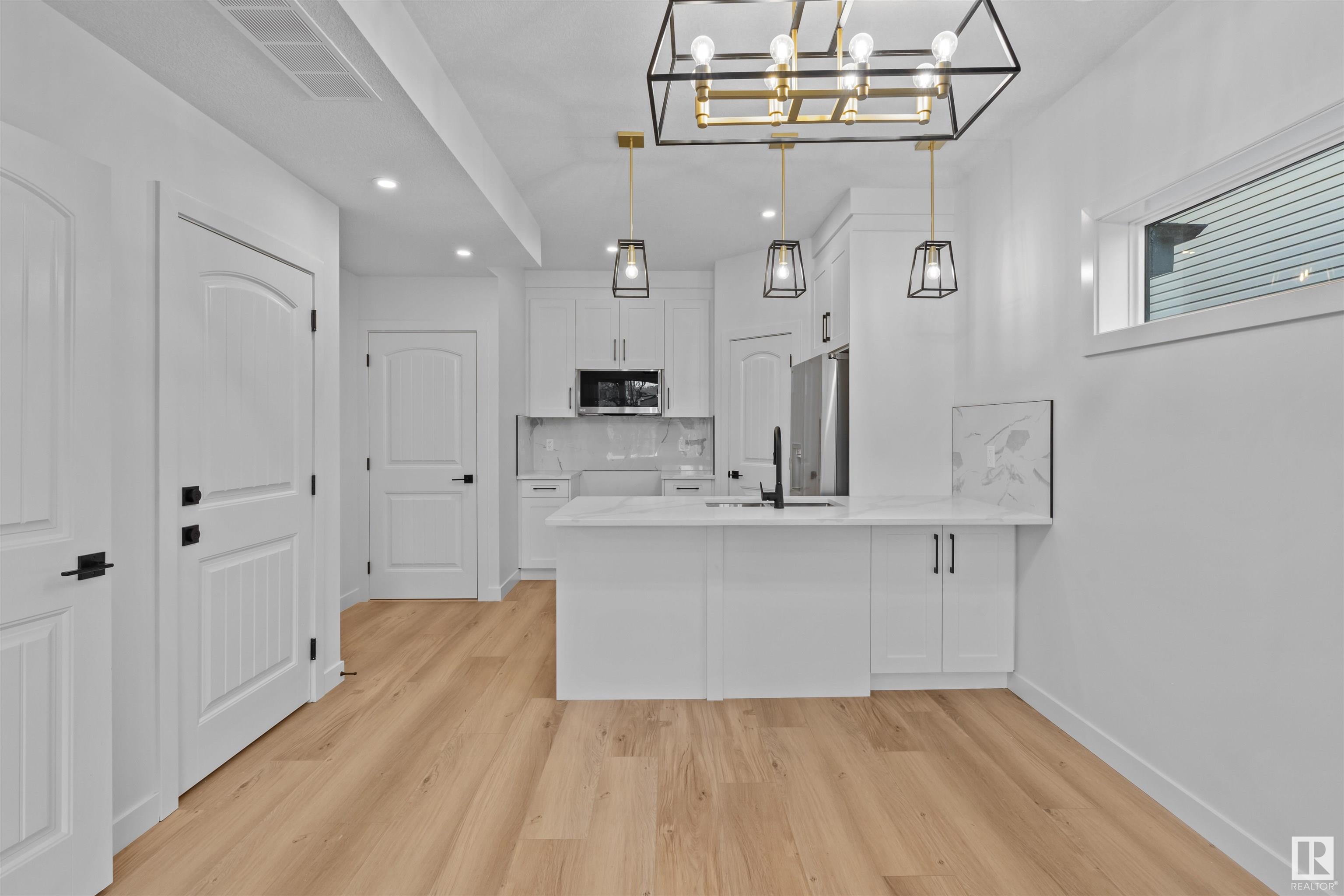 Photo 6 at 9638 109a Avenue Nw, Mccauley, Edmonton