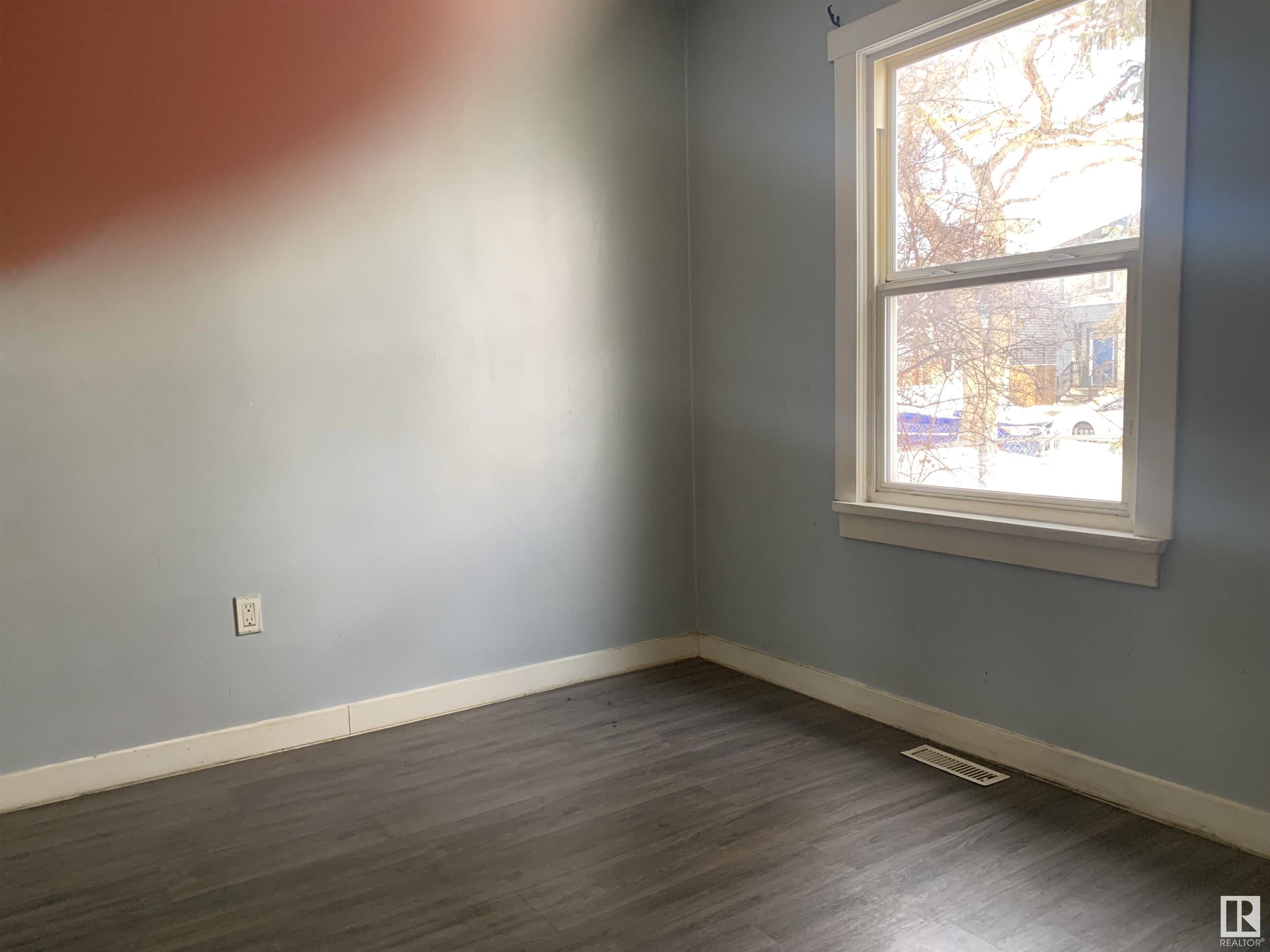     12010 91 ST NW , Edmonton,  ,T5B 4B8 ;  Listing Number: MLS E4420149