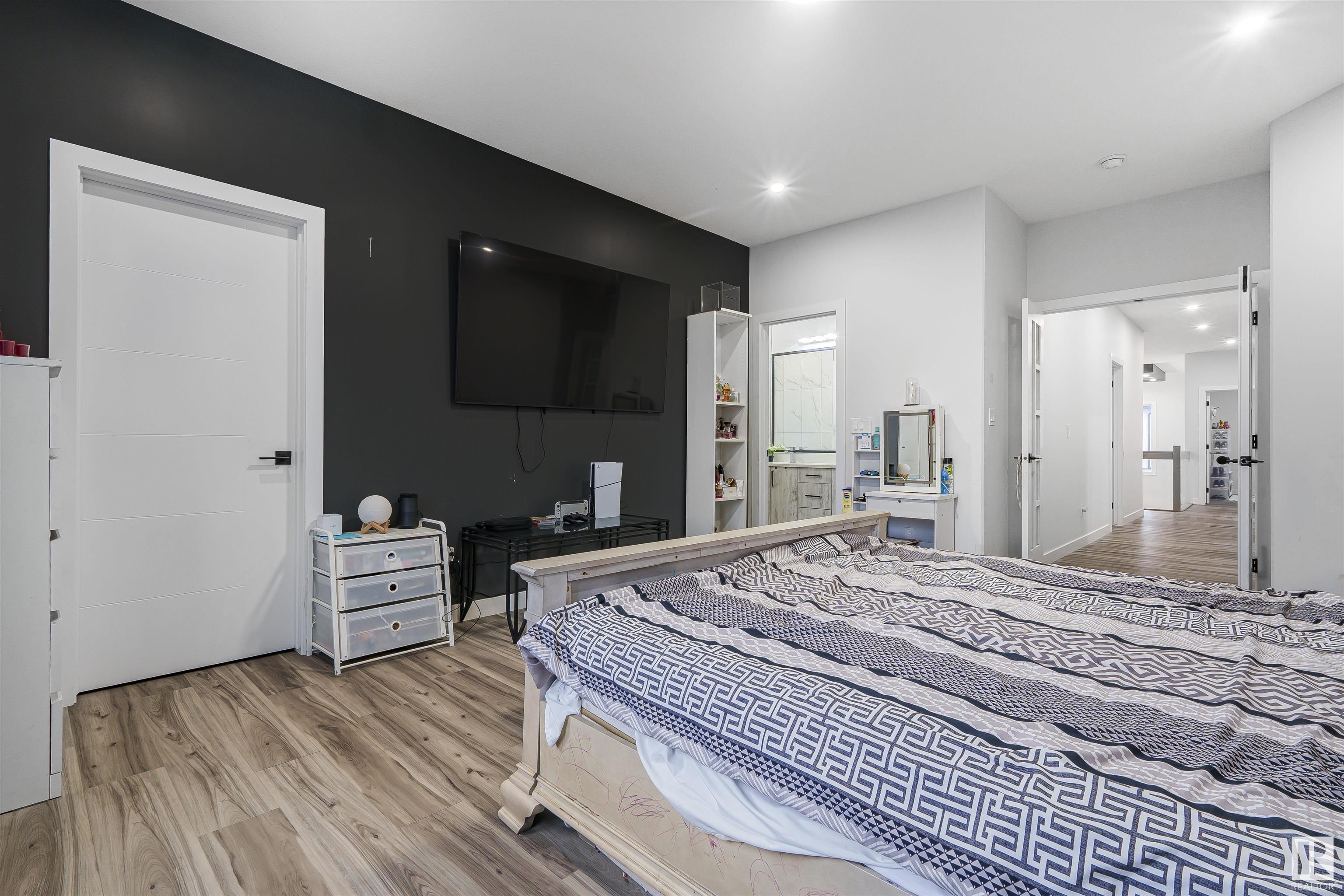      2104 18 AV NW , Edmonton,  ,T6T 2M8 ;  Listing Number: MLS E4420195
