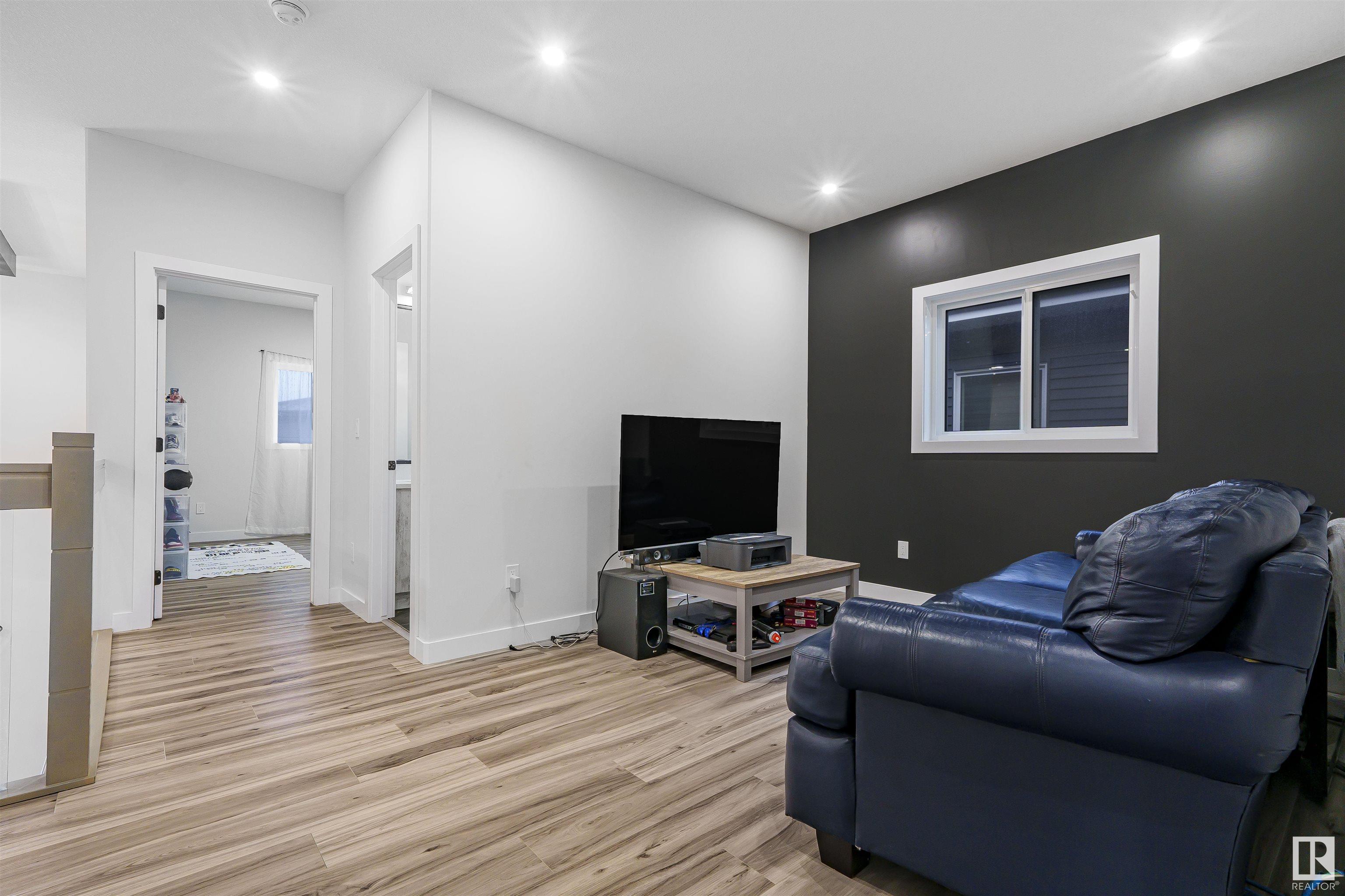      2104 18 AV NW , Edmonton,  ,T6T 2M8 ;  Listing Number: MLS E4420195