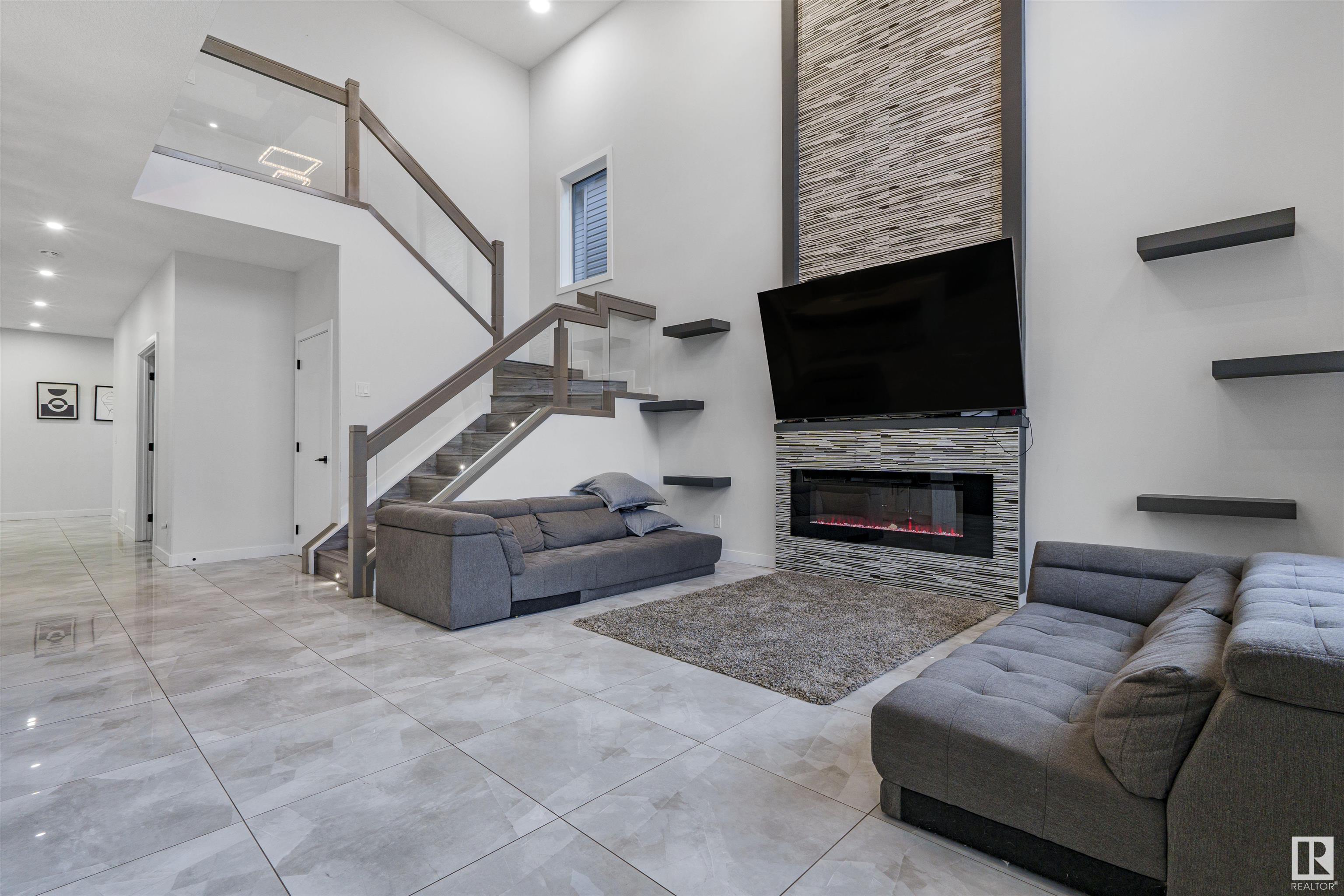      2104 18 AV NW , Edmonton,  ,T6T 2M8 ;  Listing Number: MLS E4420195