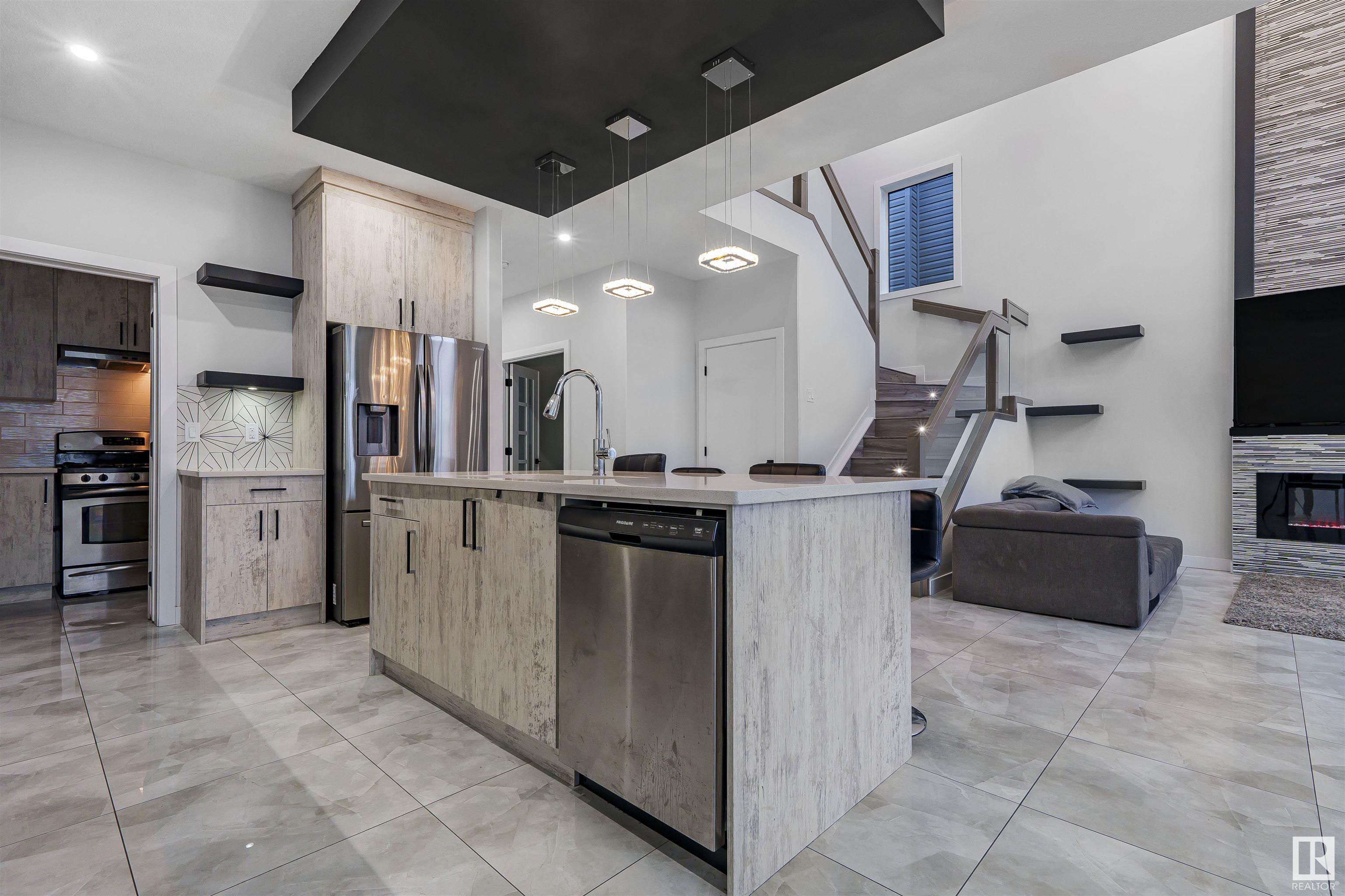      2104 18 AV NW , Edmonton,  ,T6T 2M8 ;  Listing Number: MLS E4420195