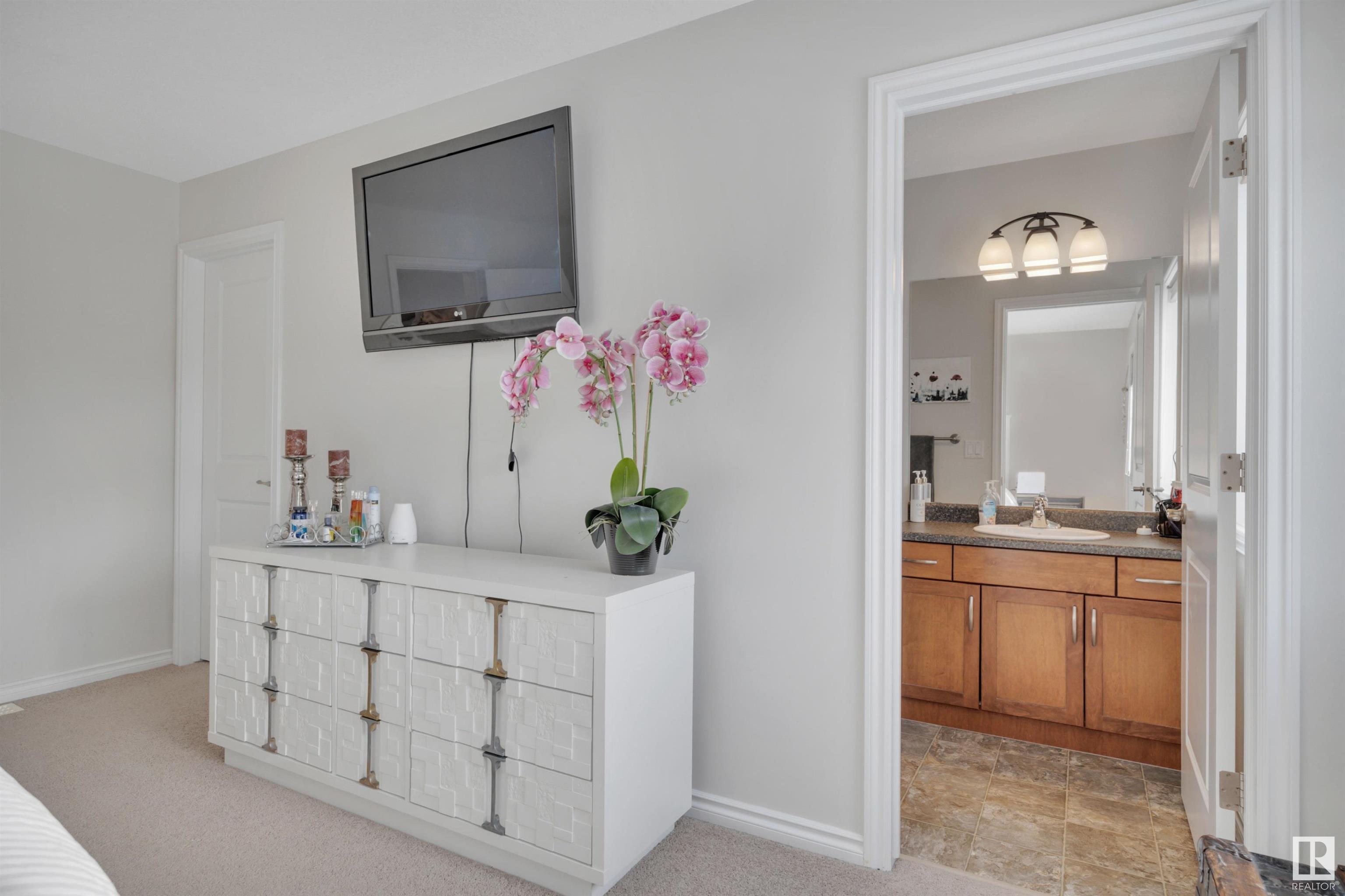      11 SELKIRK PL , Leduc,  ,T9E 0L4 ;  Listing Number: MLS E4420201