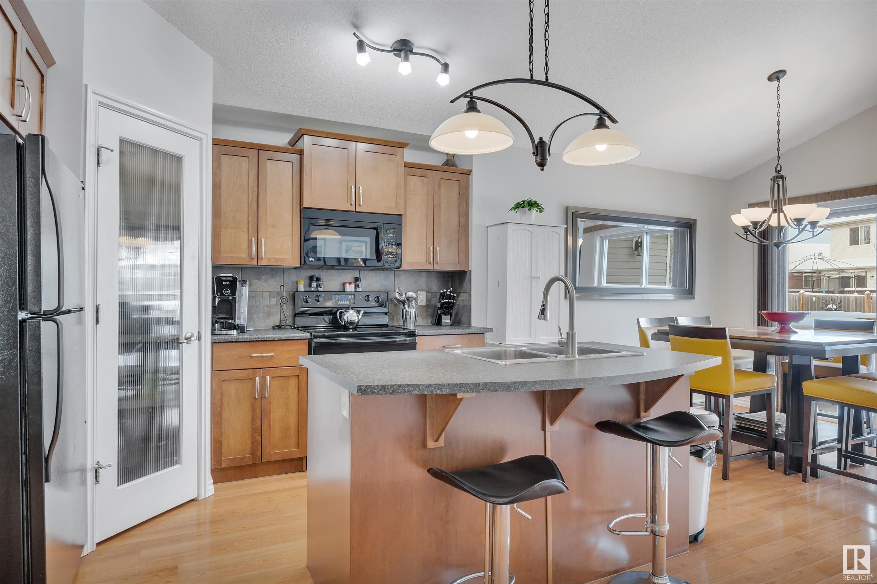      11 SELKIRK PL , Leduc,  ,T9E 0L4 ;  Listing Number: MLS E4420201