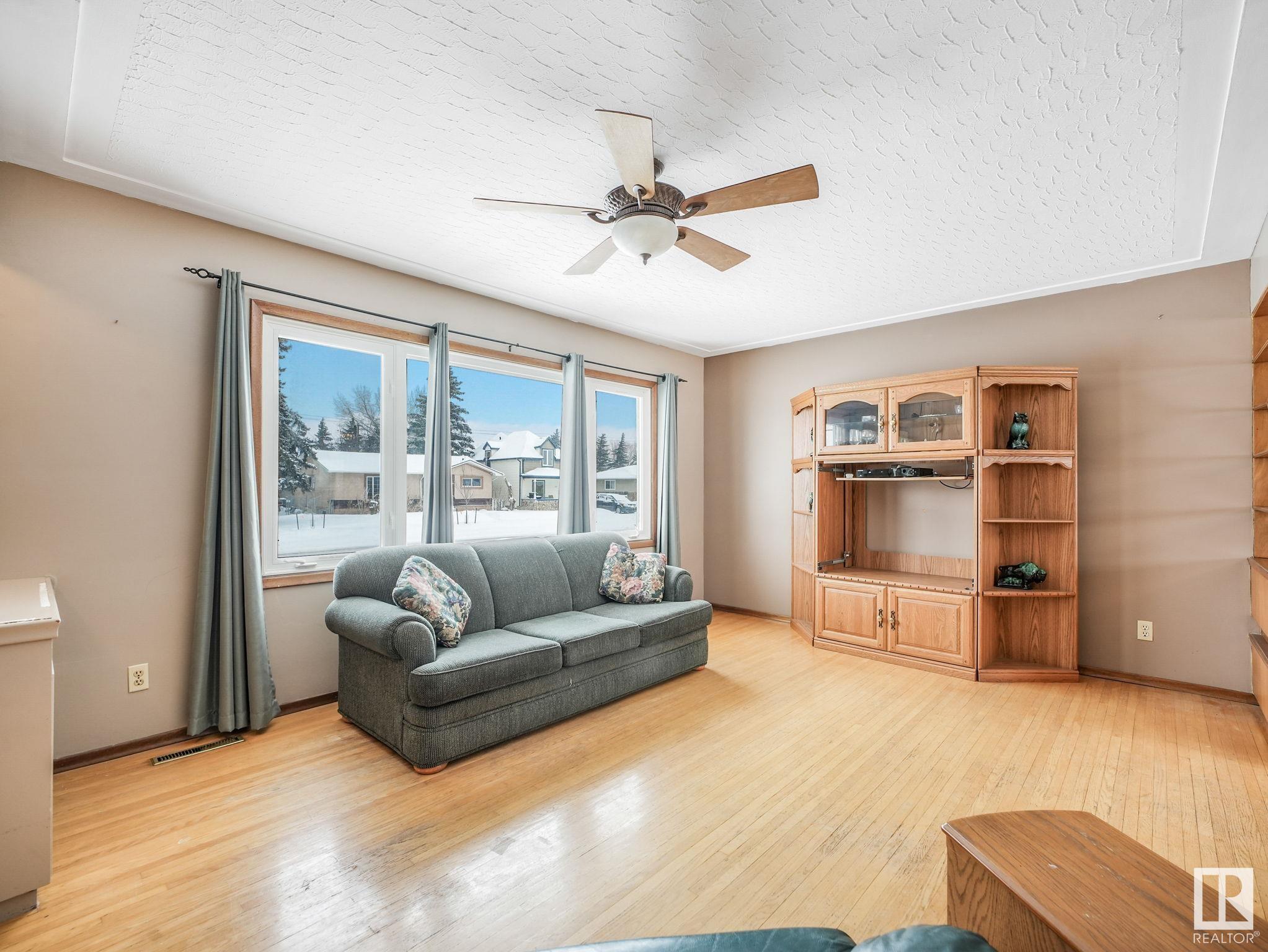      6103 132 AV NW , Edmonton,  ,T5A 0J8 ;  Listing Number: MLS E4420216
