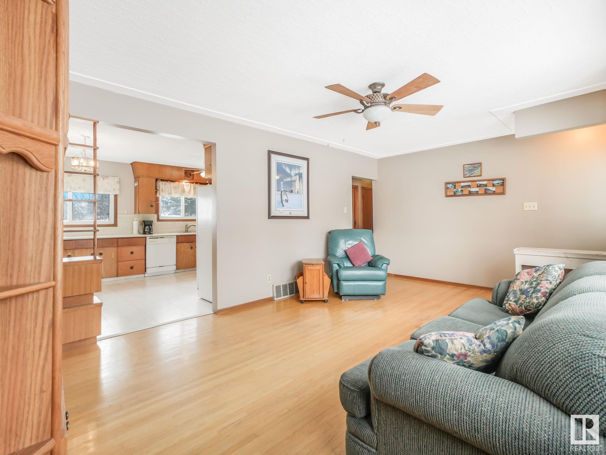      6103 132 AV NW , Edmonton,  ,T5A 0J8 ;  Listing Number: MLS E4420216