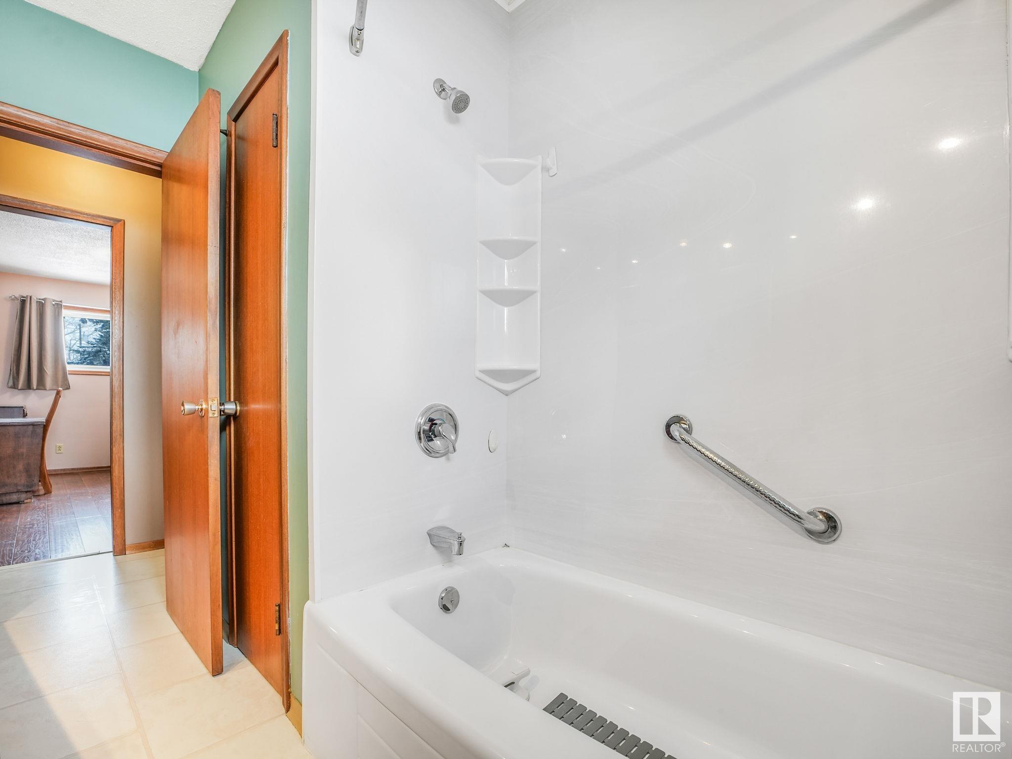      6103 132 AV NW , Edmonton,  ,T5A 0J8 ;  Listing Number: MLS E4420216