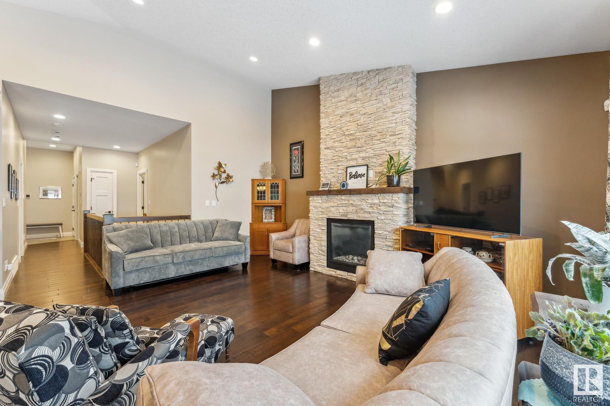      19 SIGNATURE CV , Sherwood Park,  ,T8H 0W8 ;  Listing Number: MLS E4420228