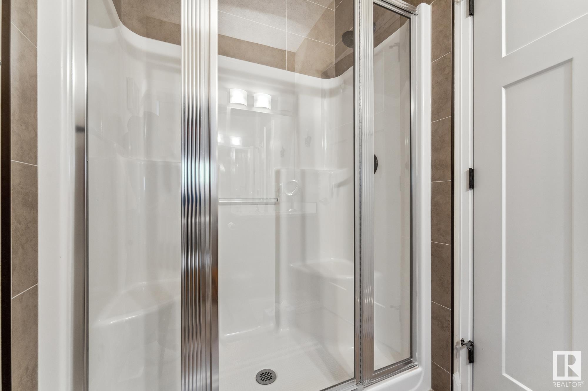      19 SIGNATURE CV , Sherwood Park,  ,T8H 0W8 ;  Listing Number: MLS E4420228