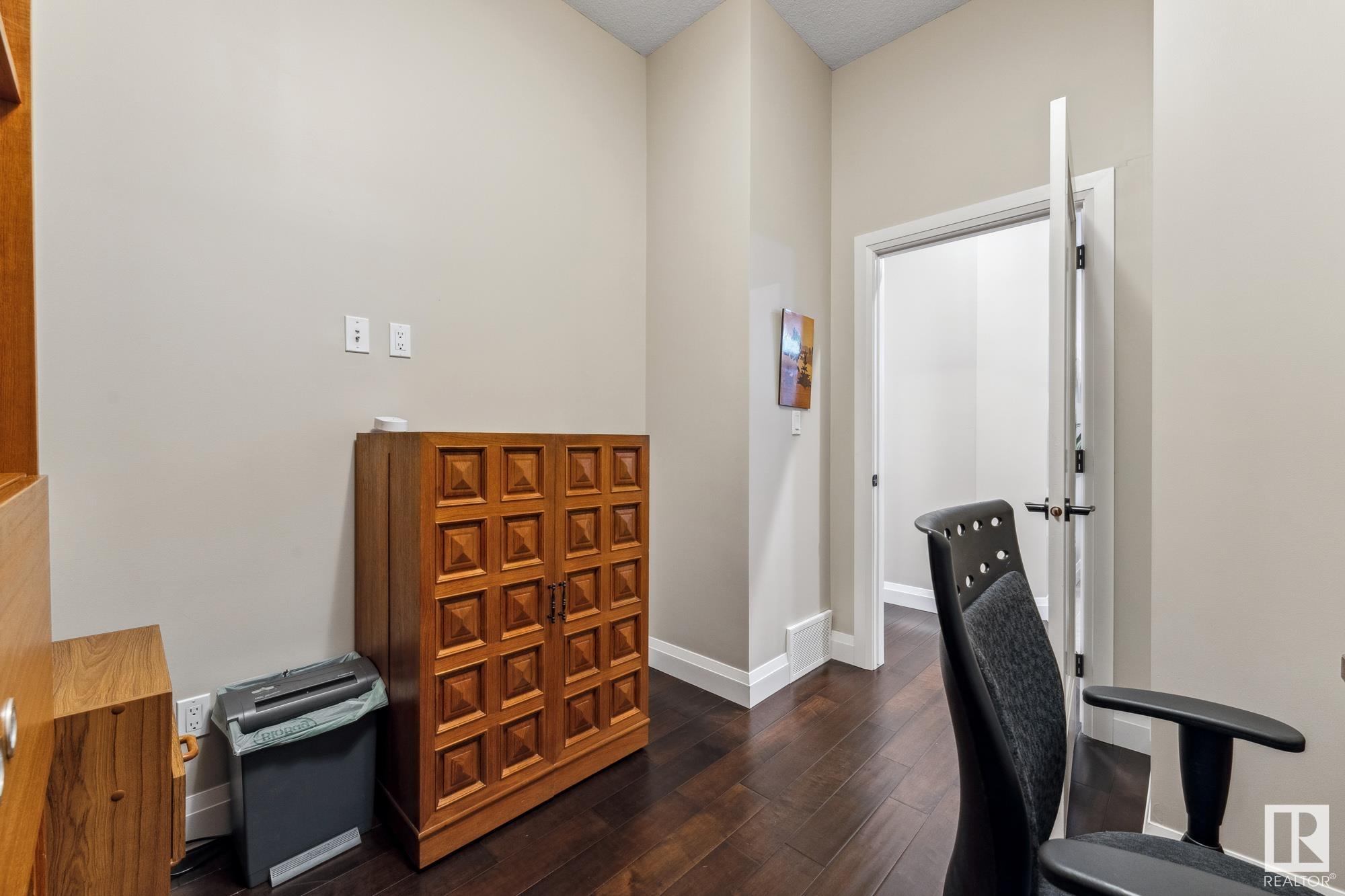     19 SIGNATURE CV , Sherwood Park,  ,T8H 0W8 ;  Listing Number: MLS E4420228