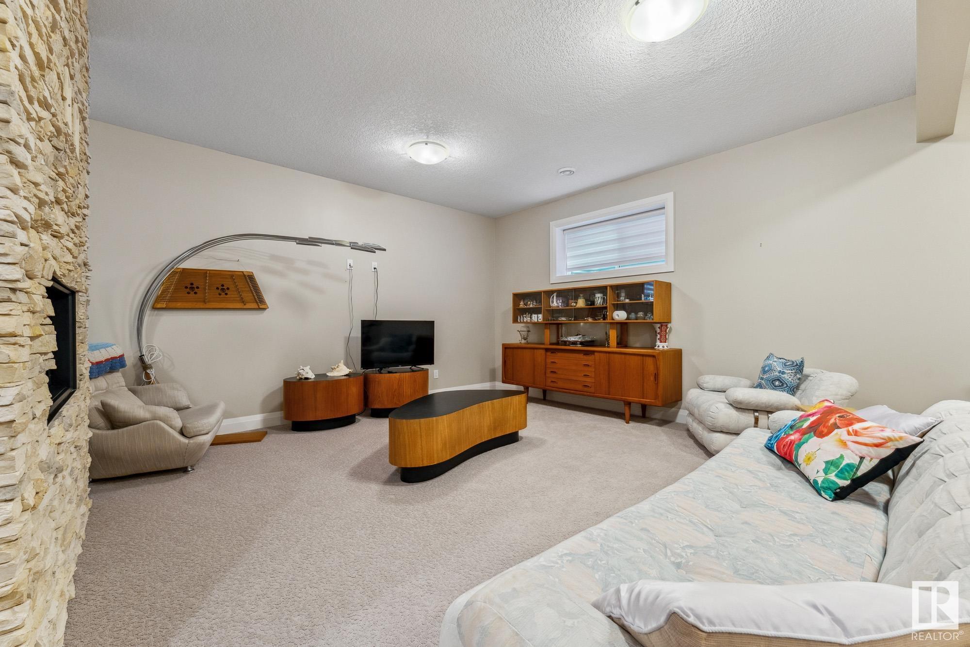      19 SIGNATURE CV , Sherwood Park,  ,T8H 0W8 ;  Listing Number: MLS E4420228