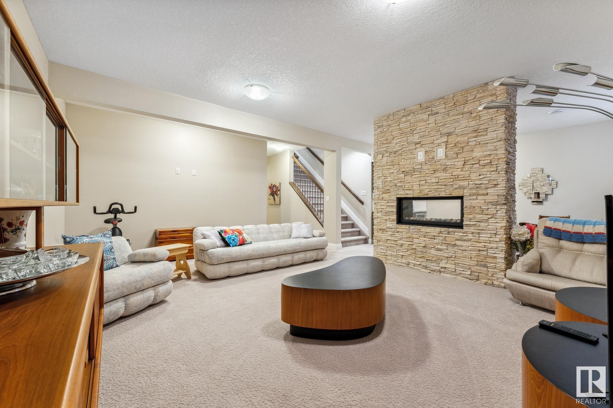      19 SIGNATURE CV , Sherwood Park,  ,T8H 0W8 ;  Listing Number: MLS E4420228