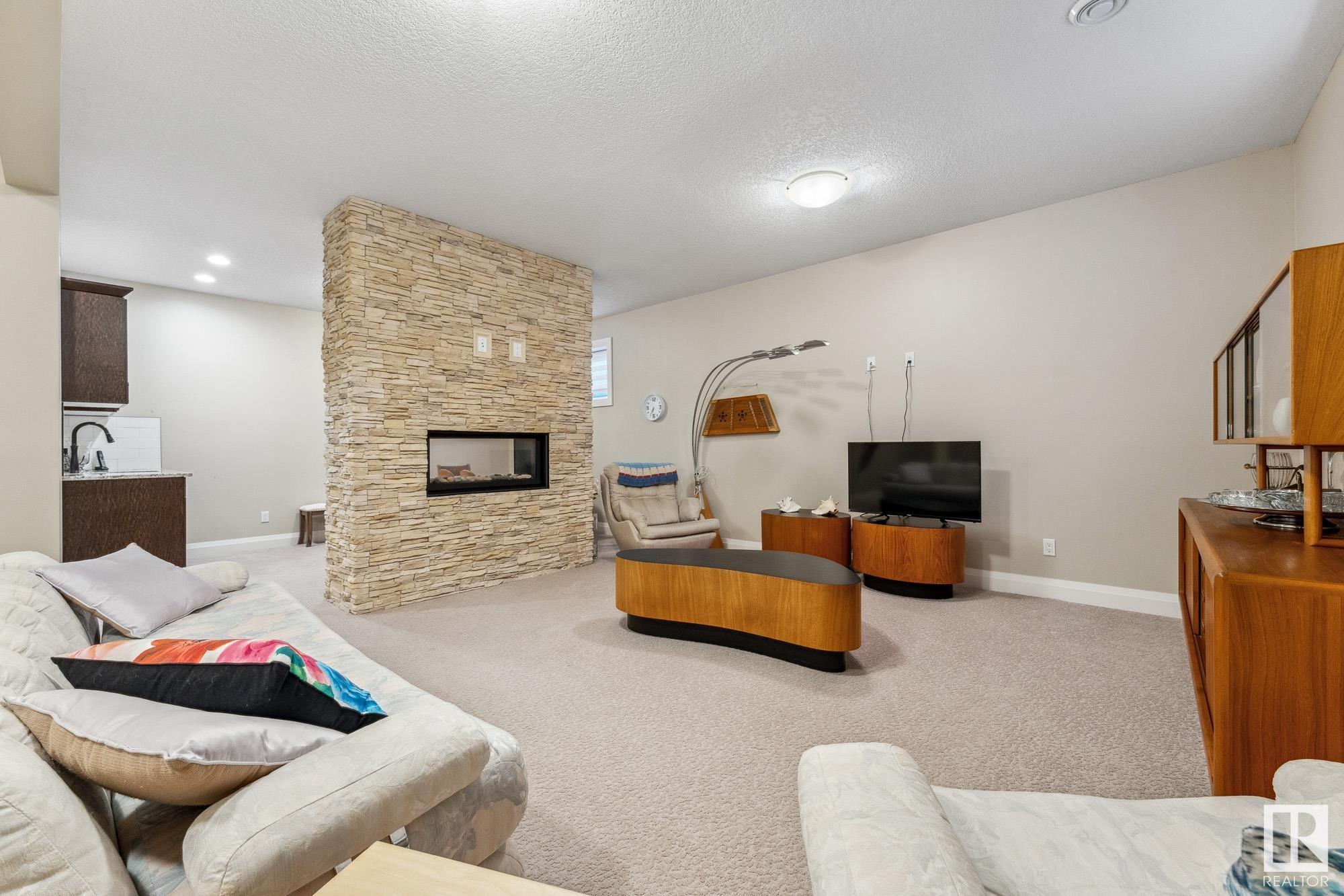     19 SIGNATURE CV , Sherwood Park,  ,T8H 0W8 ;  Listing Number: MLS E4420228