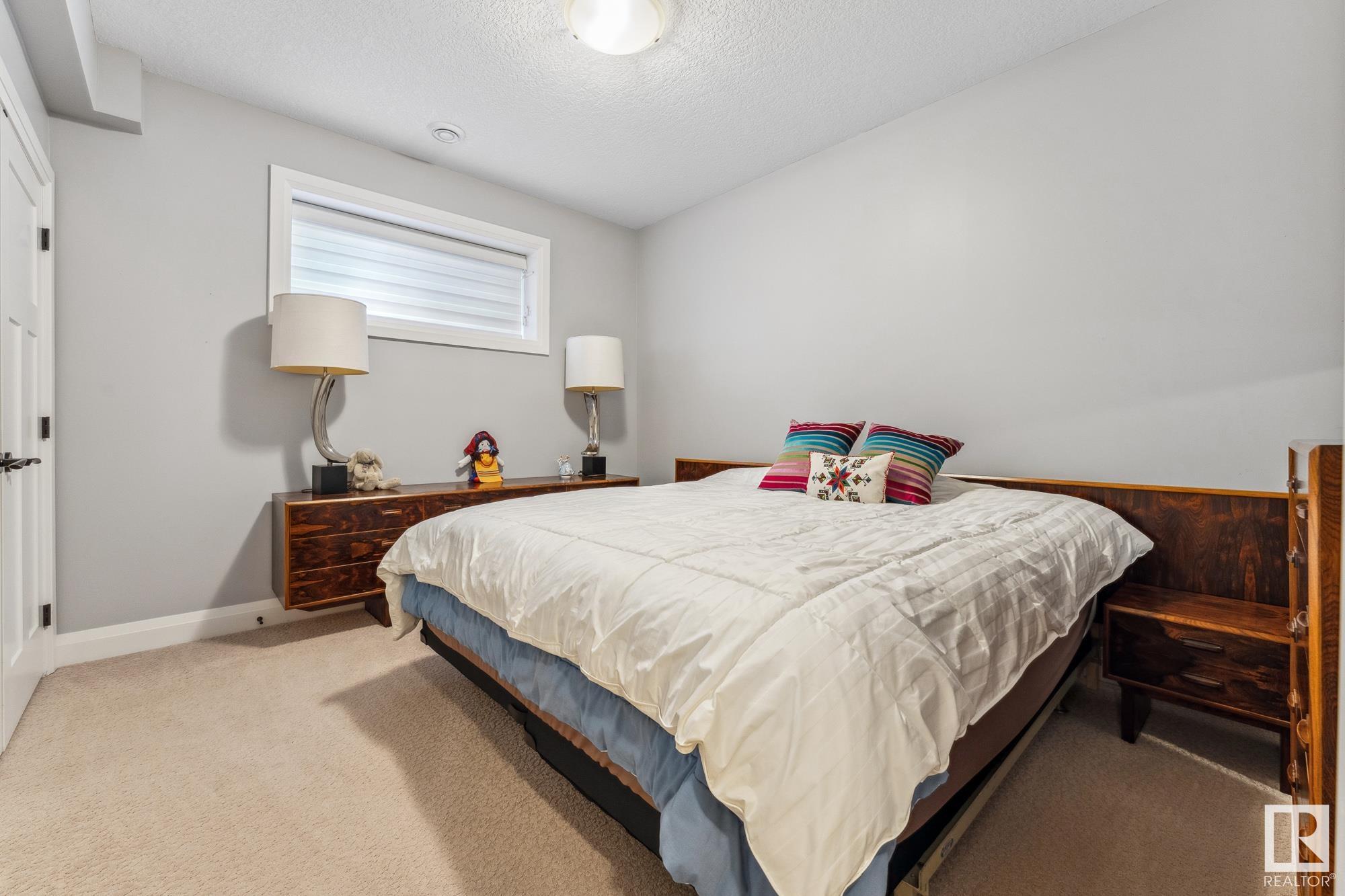      19 SIGNATURE CV , Sherwood Park,  ,T8H 0W8 ;  Listing Number: MLS E4420228