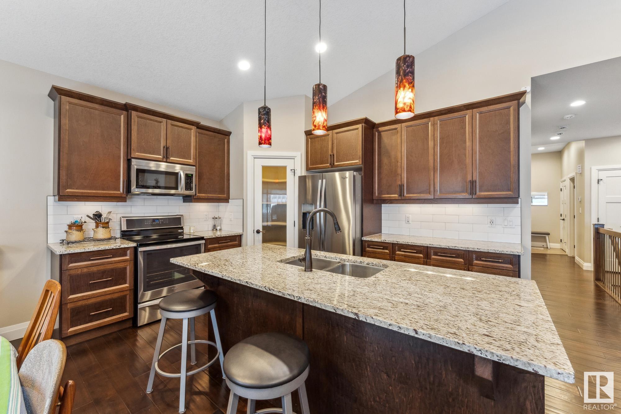      19 SIGNATURE CV , Sherwood Park,  ,T8H 0W8 ;  Listing Number: MLS E4420228