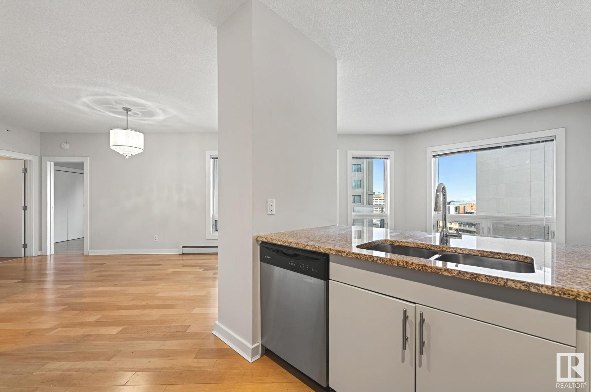      #706 10152 104 ST NW , Edmonton,  ,T5J 0B5 ;  Listing Number: MLS E4420263