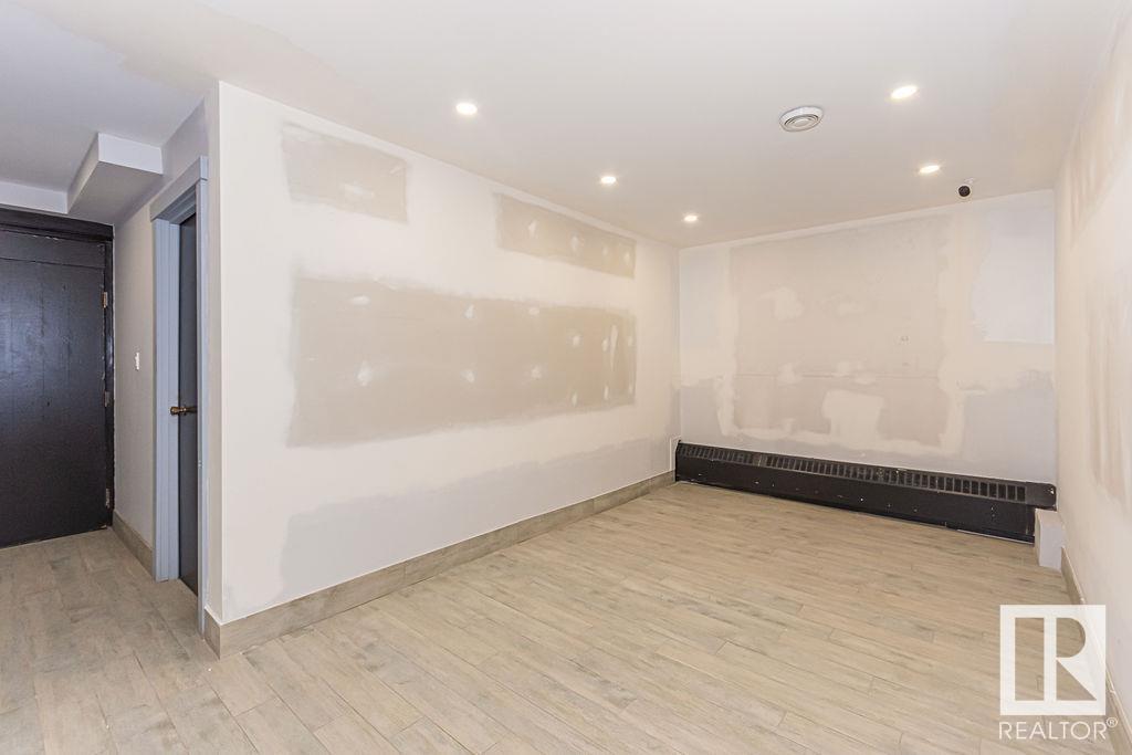      #1A 10508 107 AV SW , Edmonton,  ,T5H 0W2 ;  Listing Number: MLS E4420268