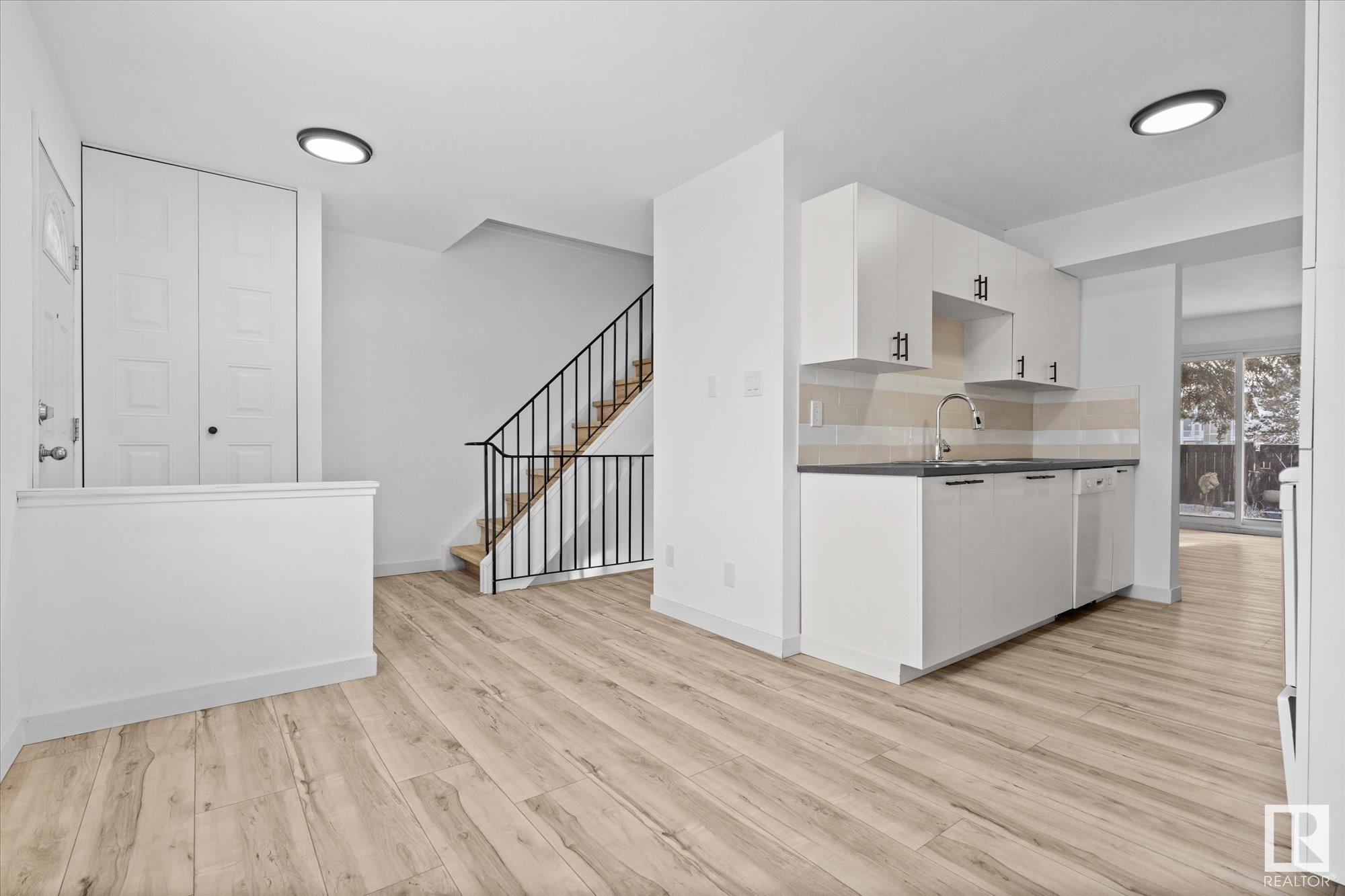      #123 TUDOR LANE LN NW , Edmonton,  ,T6J 3T5 ;  Listing Number: MLS E4420283