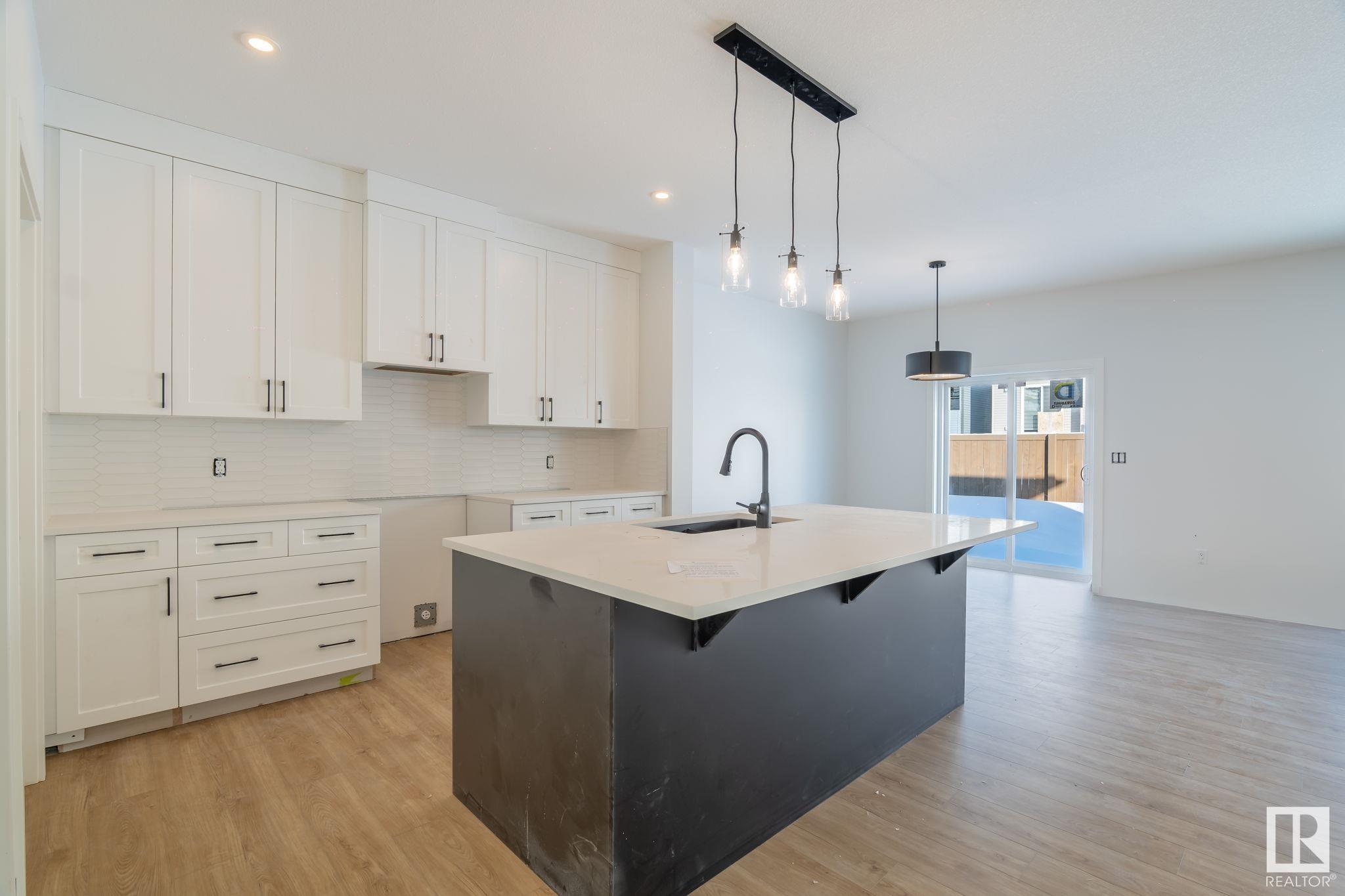      6422 28 AV SW , Edmonton,  ,T6X 1A3 ;  Listing Number: MLS E4420285