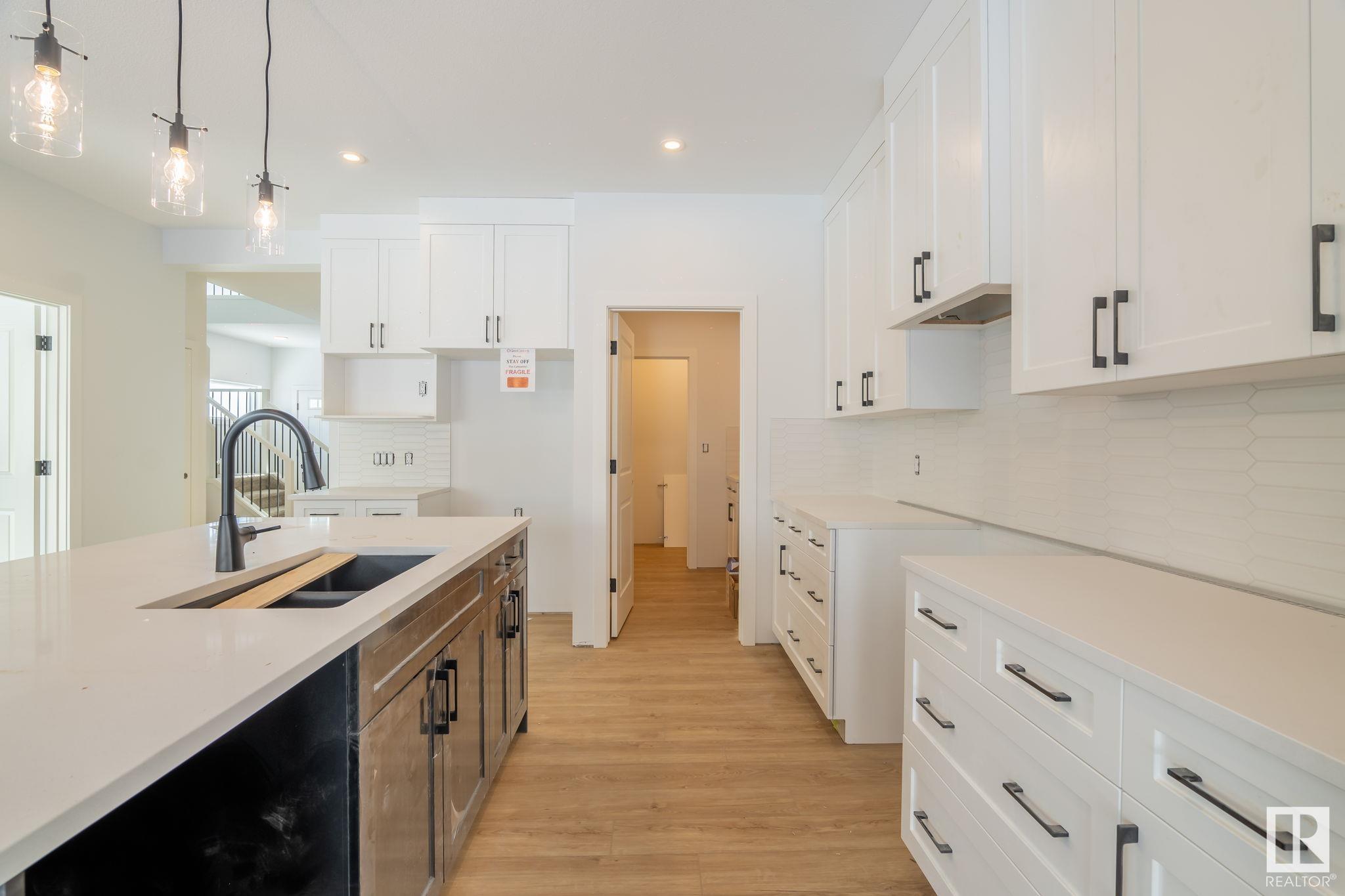      6422 28 AV SW , Edmonton,  ,T6X 1A3 ;  Listing Number: MLS E4420285