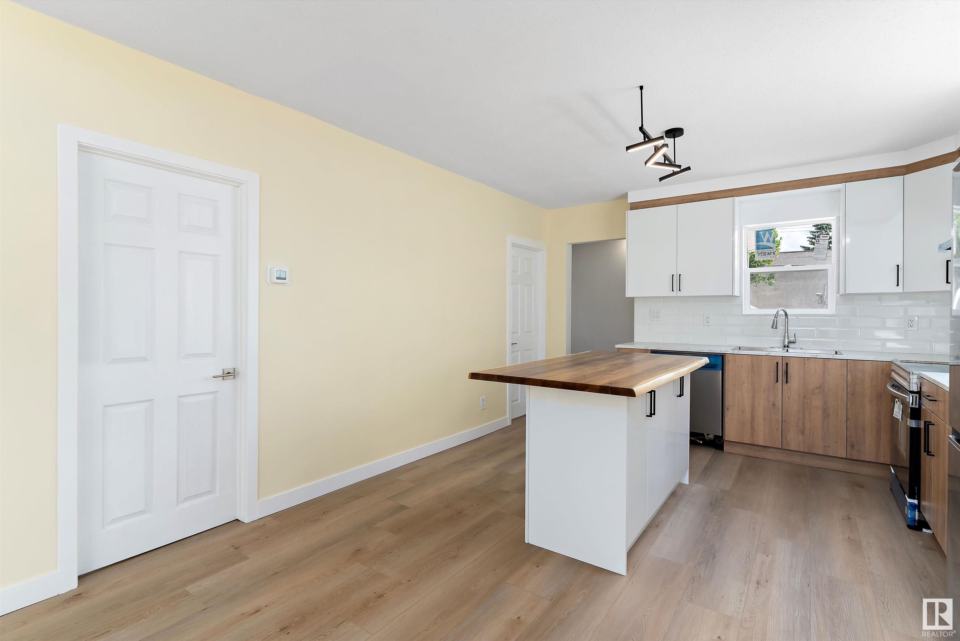      11927 80 ST NW , Edmonton,  ,T5B 2N8 ;  Listing Number: MLS E4420289