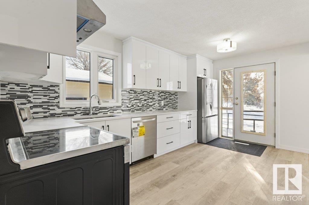      13529 69 ST NW NW , Edmonton,  ,T5C 0H7 ;  Listing Number: MLS E4420303