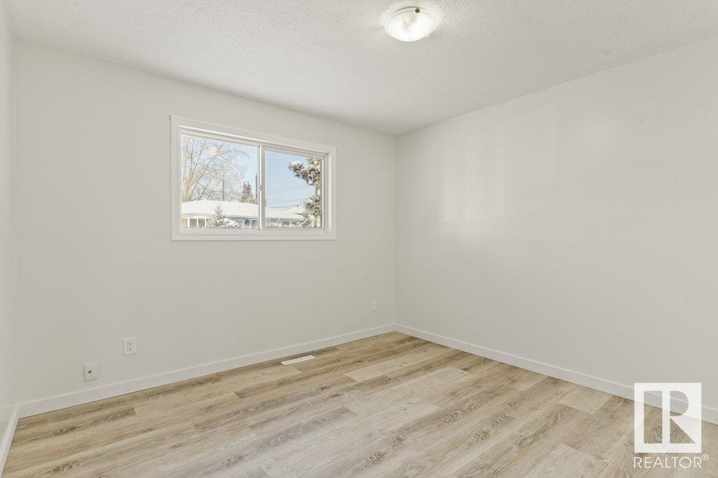      13529 69 ST NW NW , Edmonton,  ,T5C 0H7 ;  Listing Number: MLS E4420303