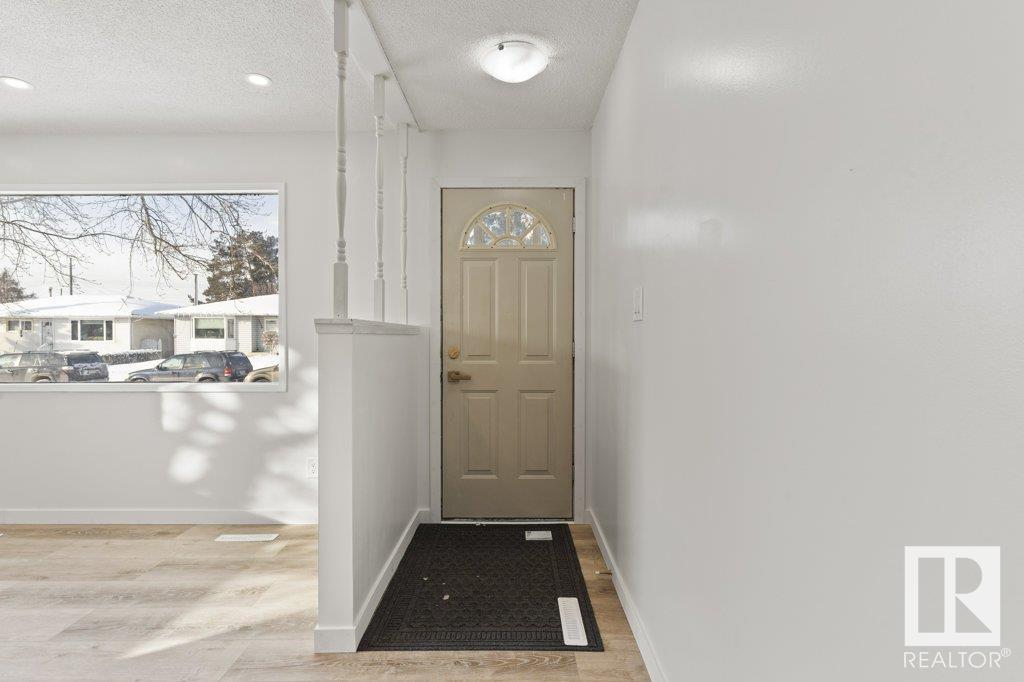      13529 69 ST NW NW , Edmonton,  ,T5C 0H7 ;  Listing Number: MLS E4420303