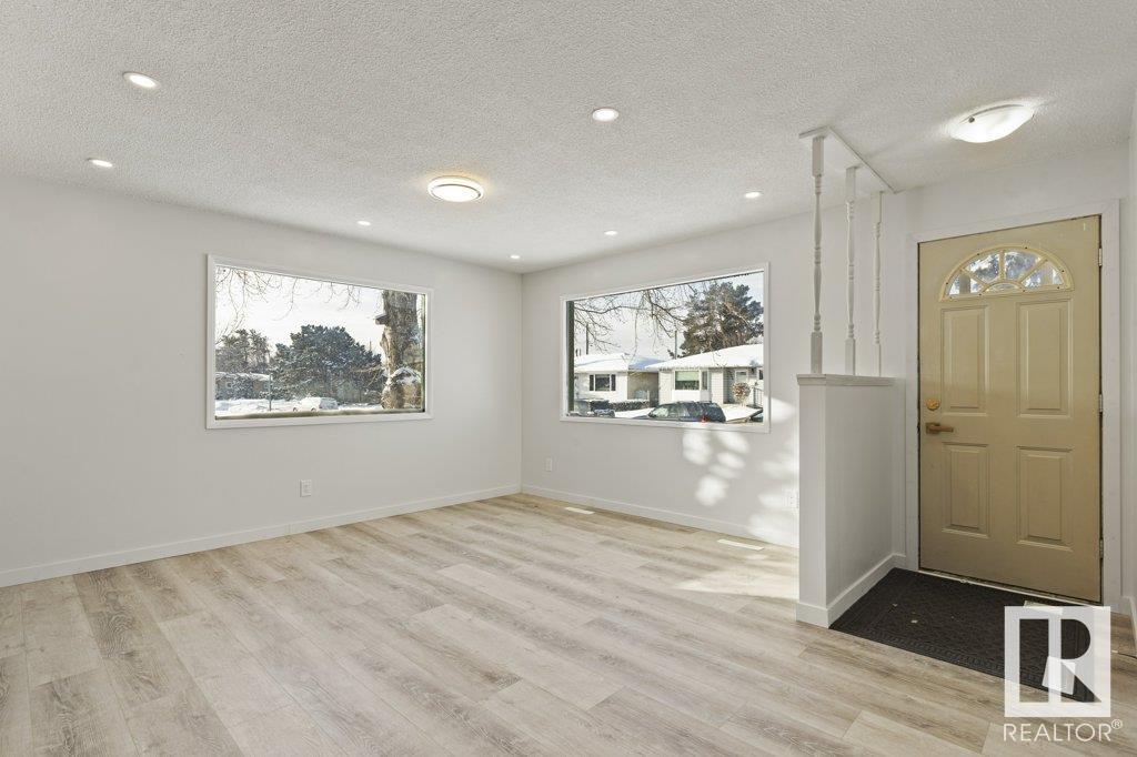      13529 69 ST NW NW , Edmonton,  ,T5C 0H7 ;  Listing Number: MLS E4420303