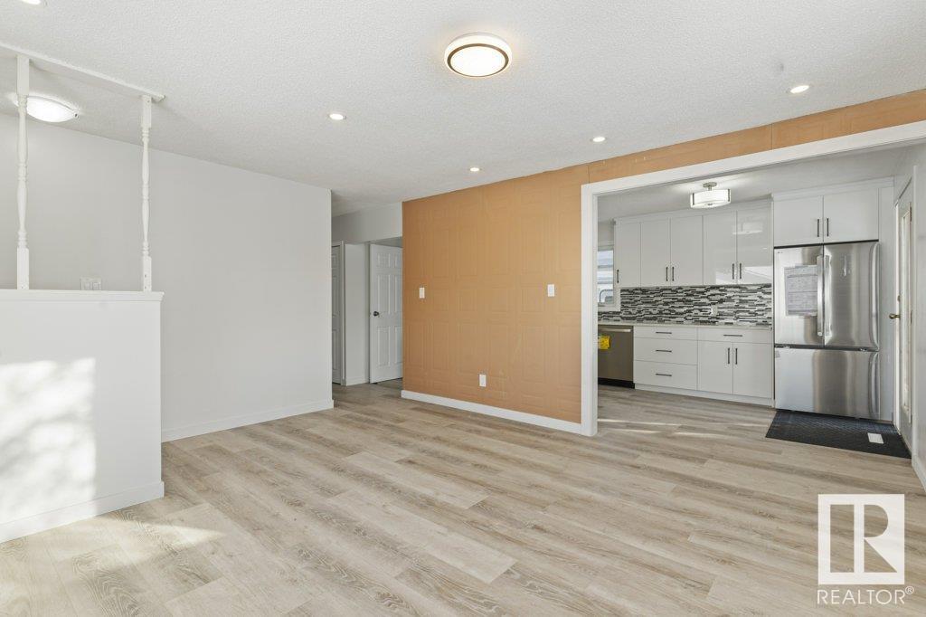      13529 69 ST NW NW , Edmonton,  ,T5C 0H7 ;  Listing Number: MLS E4420303