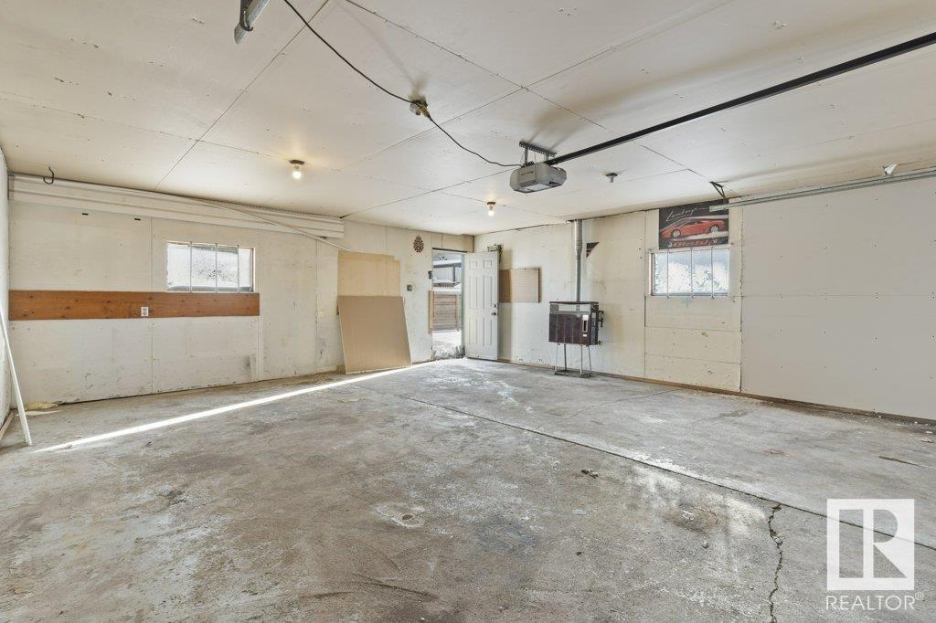      13529 69 ST NW NW , Edmonton,  ,T5C 0H7 ;  Listing Number: MLS E4420303