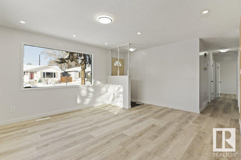      13529 69 ST NW NW , Edmonton,  ,T5C 0H7 ;  Listing Number: MLS E4420303
