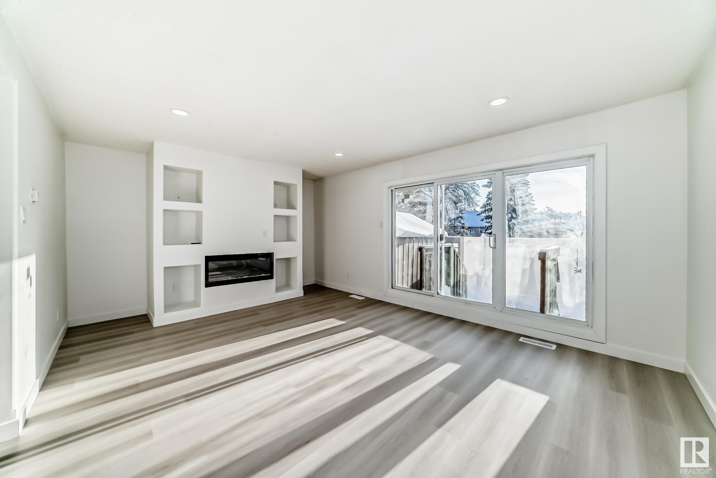      10D MEADOWLARK VG NW , Edmonton,  ,T5R 5X3 ;  Listing Number: MLS E4420316