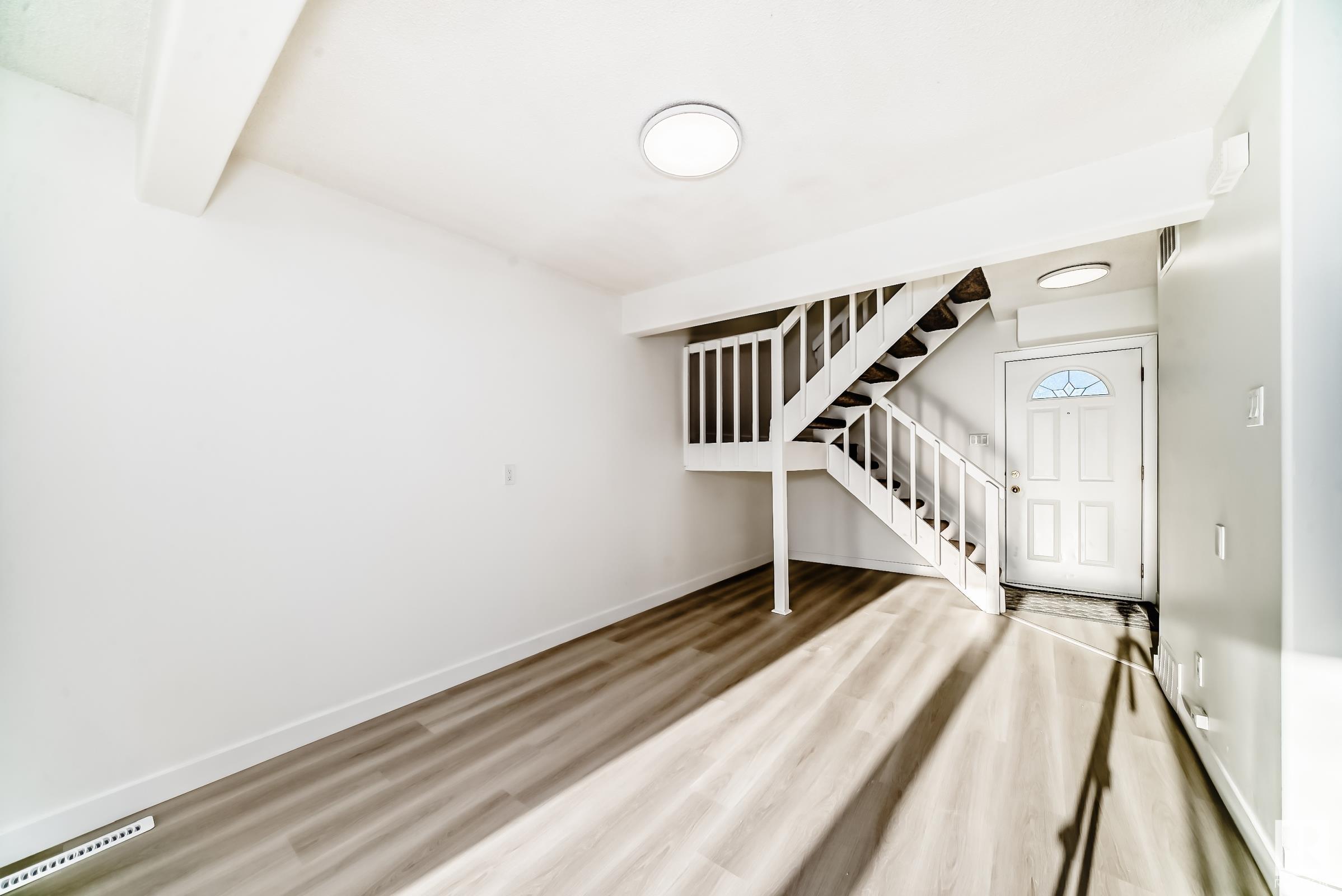      10D MEADOWLARK VG NW , Edmonton,  ,T5R 5X3 ;  Listing Number: MLS E4420316