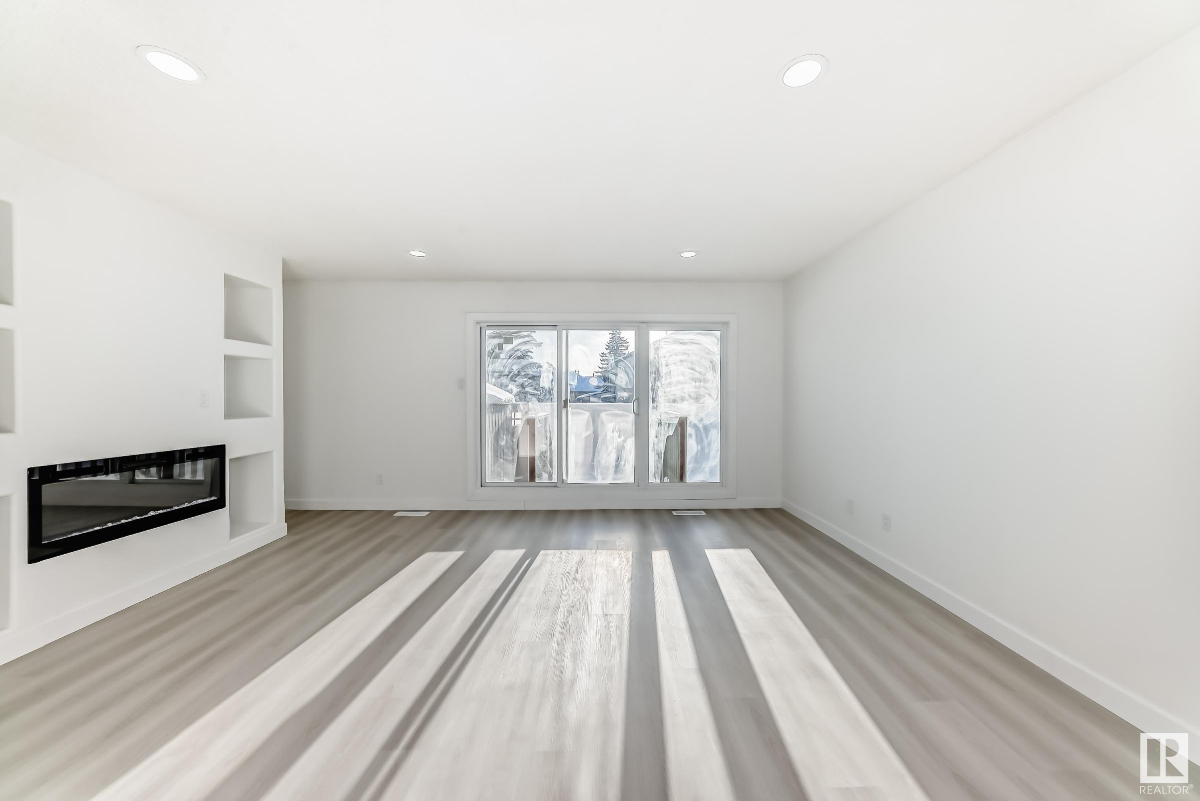      10D MEADOWLARK VG NW , Edmonton,  ,T5R 5X3 ;  Listing Number: MLS E4420316