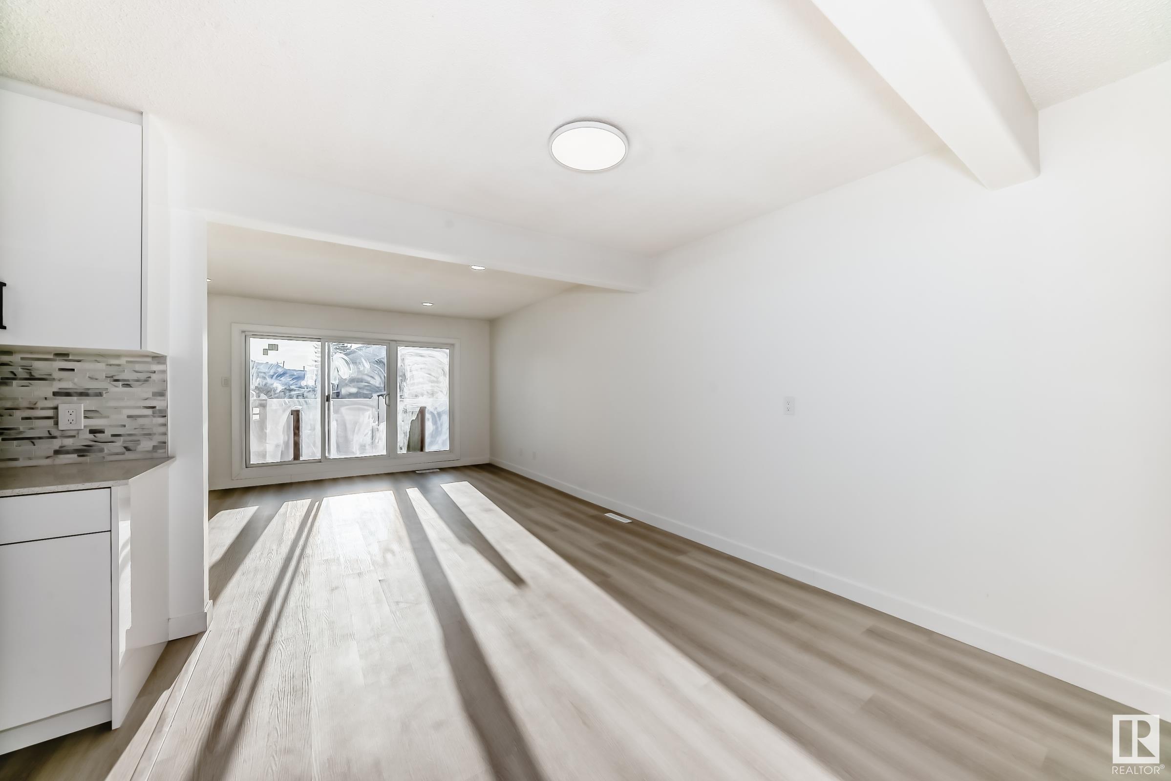      10D MEADOWLARK VG NW , Edmonton,  ,T5R 5X3 ;  Listing Number: MLS E4420316