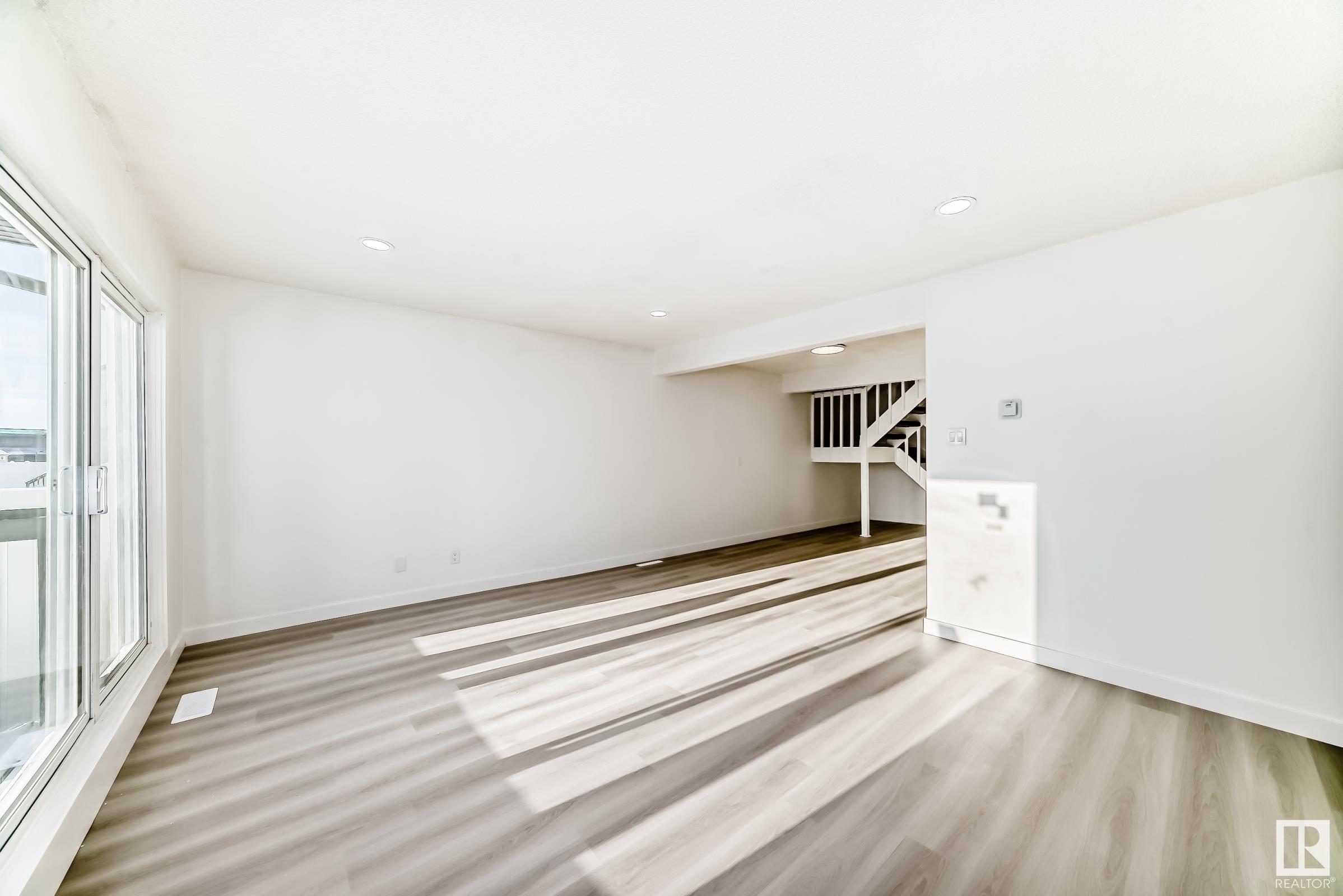      10D MEADOWLARK VG NW , Edmonton,  ,T5R 5X3 ;  Listing Number: MLS E4420316