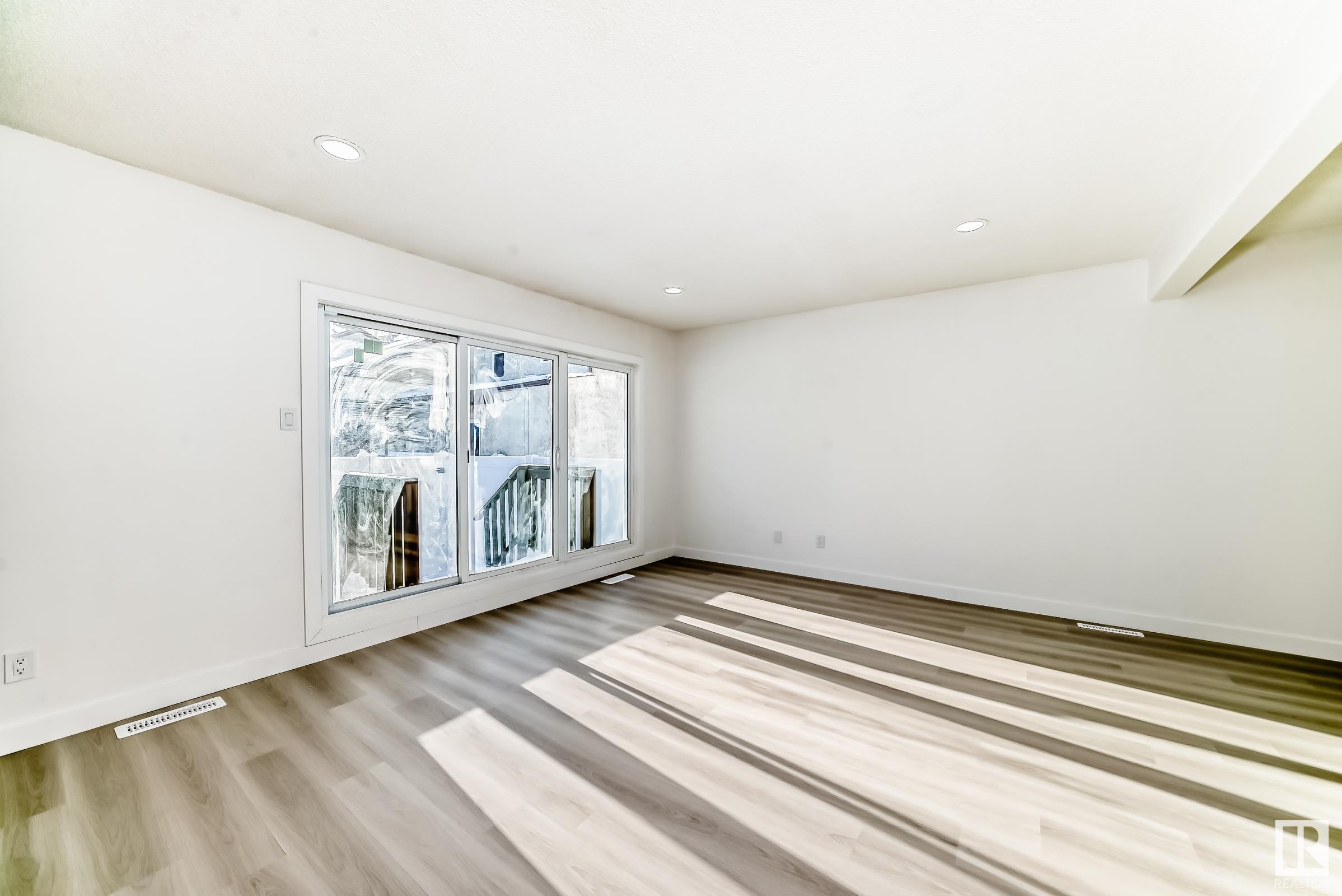      10D MEADOWLARK VG NW , Edmonton,  ,T5R 5X3 ;  Listing Number: MLS E4420316