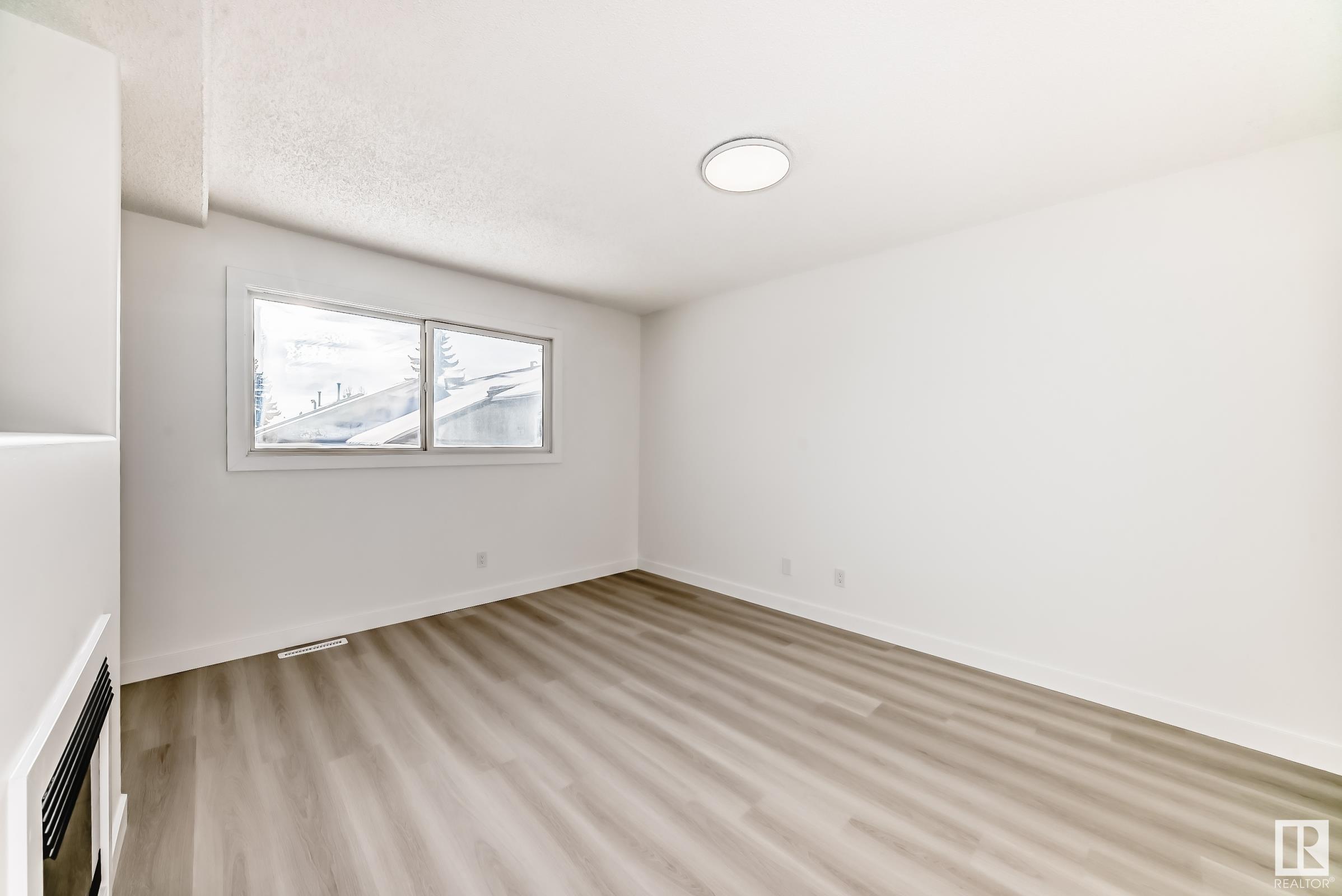      10D MEADOWLARK VG NW , Edmonton,  ,T5R 5X3 ;  Listing Number: MLS E4420316
