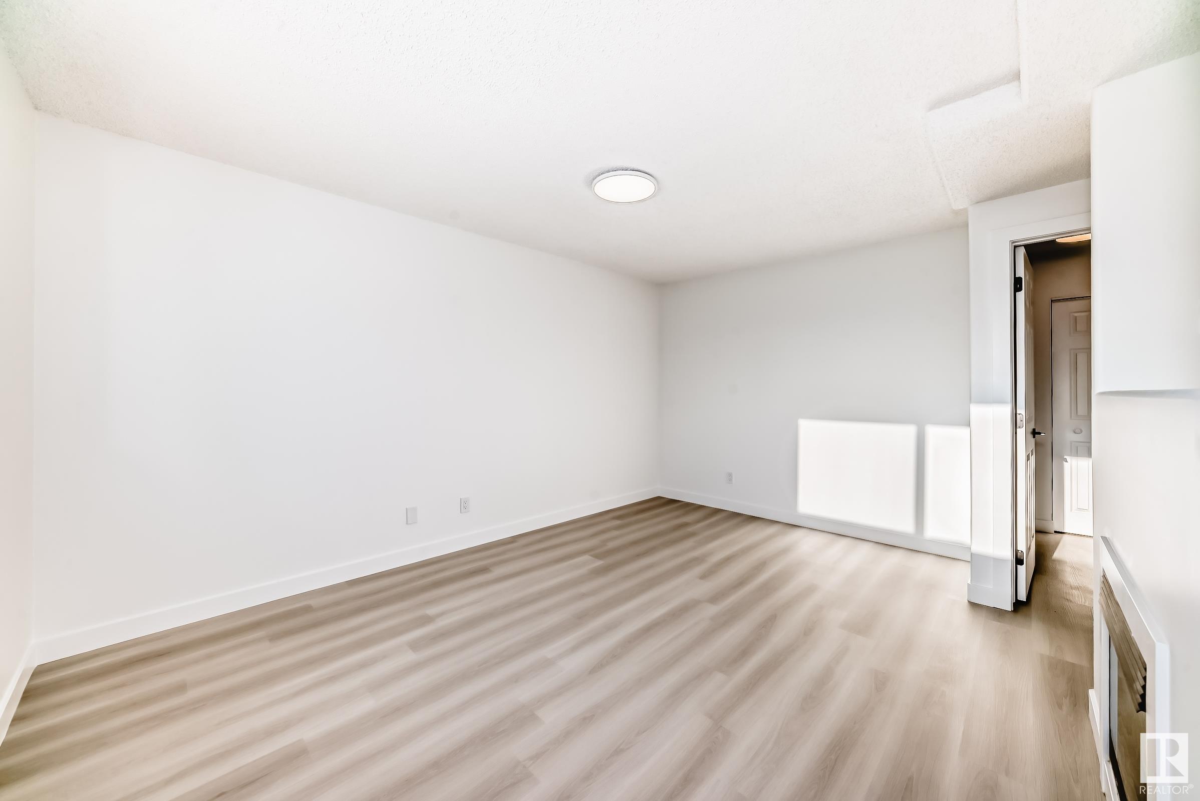      10D MEADOWLARK VG NW , Edmonton,  ,T5R 5X3 ;  Listing Number: MLS E4420316