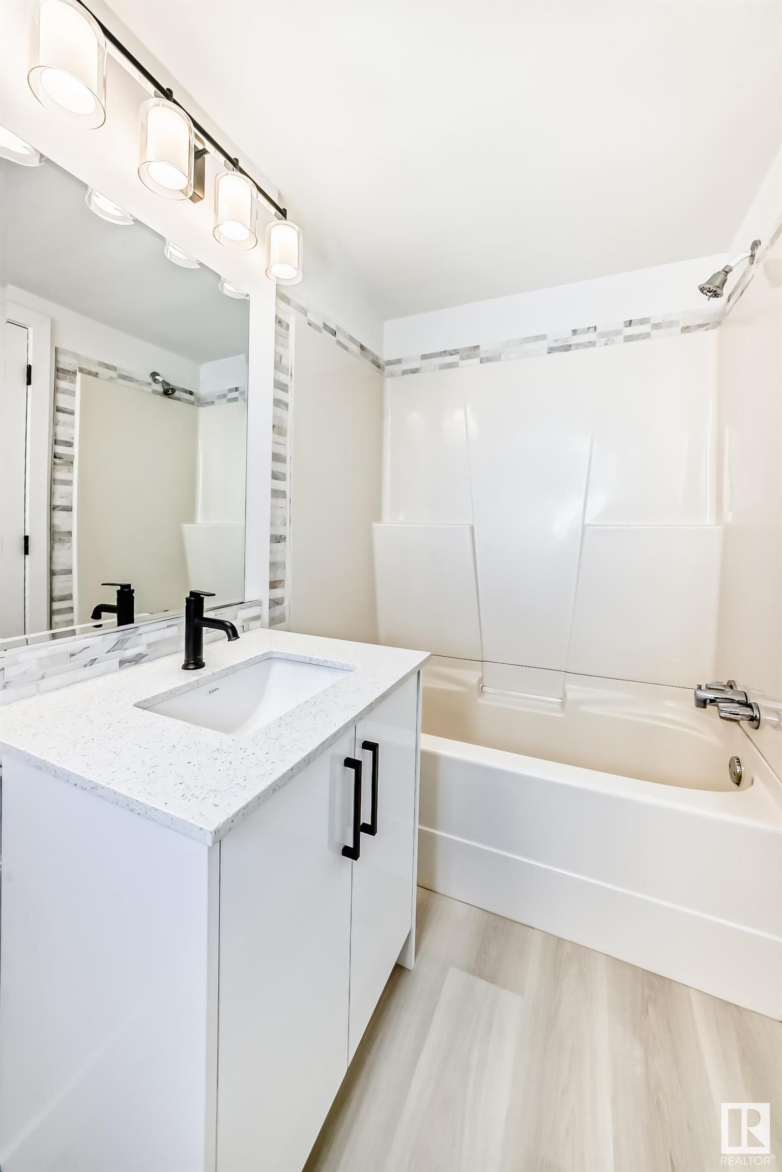      10D MEADOWLARK VG NW , Edmonton,  ,T5R 5X3 ;  Listing Number: MLS E4420316