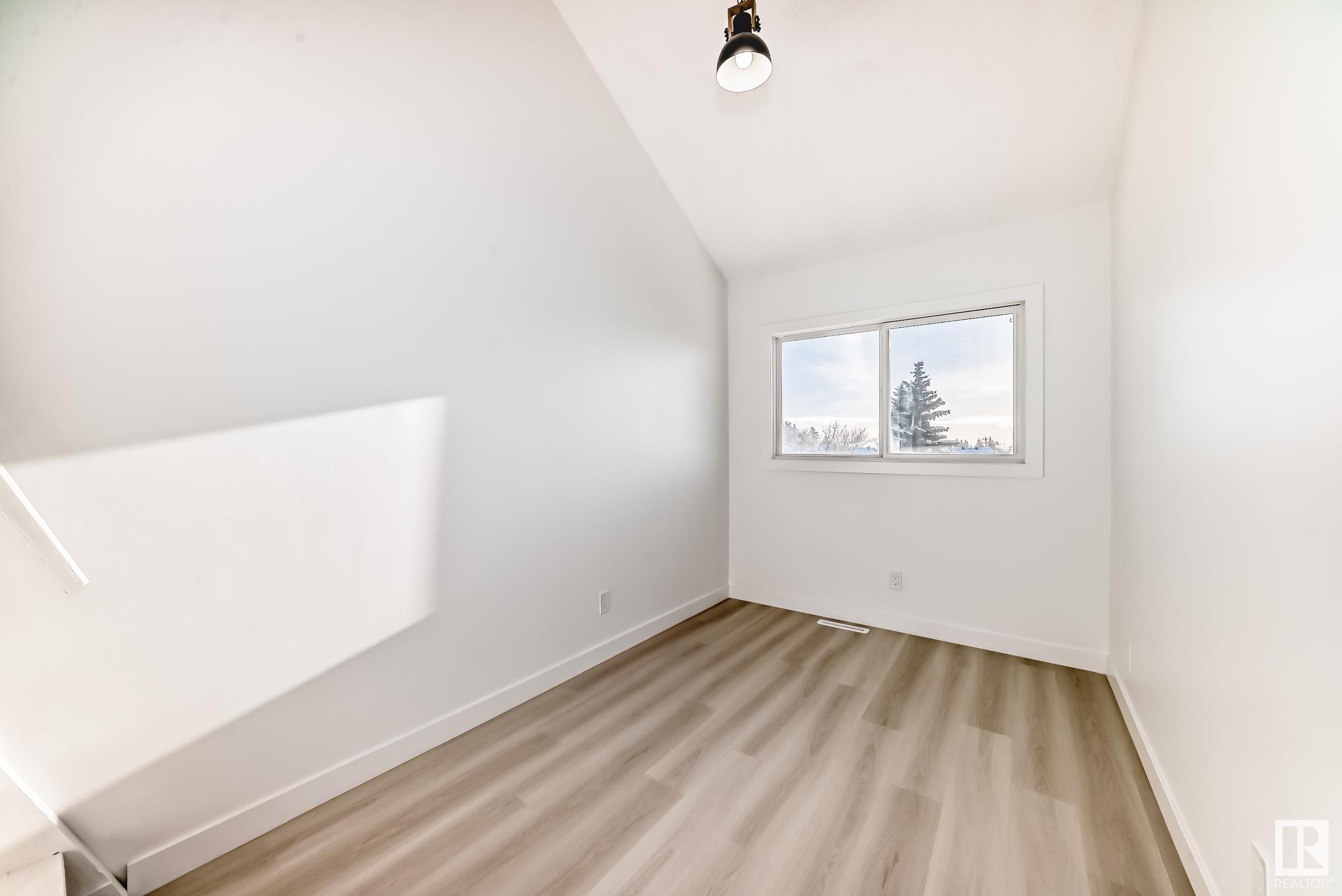      10D MEADOWLARK VG NW , Edmonton,  ,T5R 5X3 ;  Listing Number: MLS E4420316