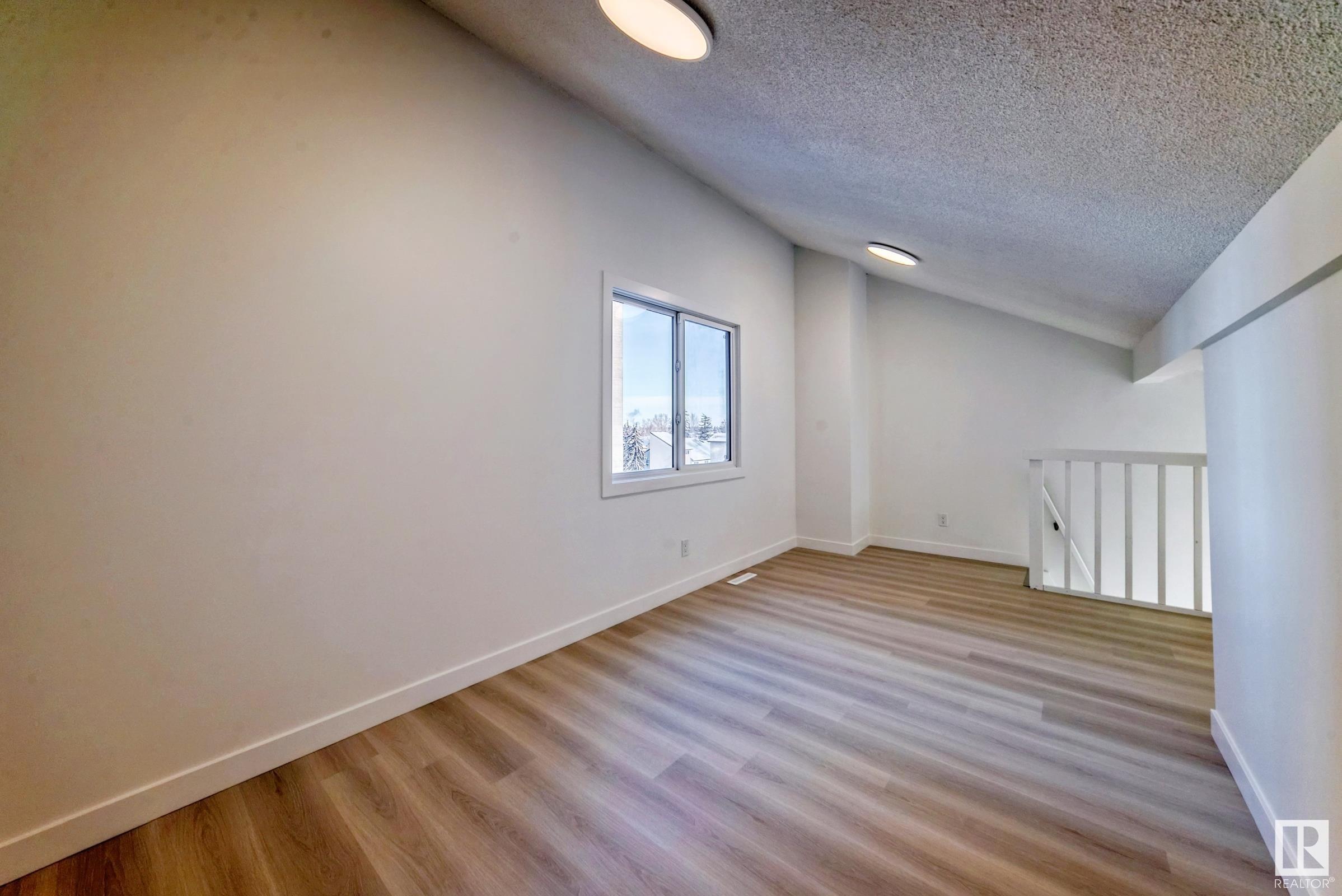      10D MEADOWLARK VG NW , Edmonton,  ,T5R 5X3 ;  Listing Number: MLS E4420316