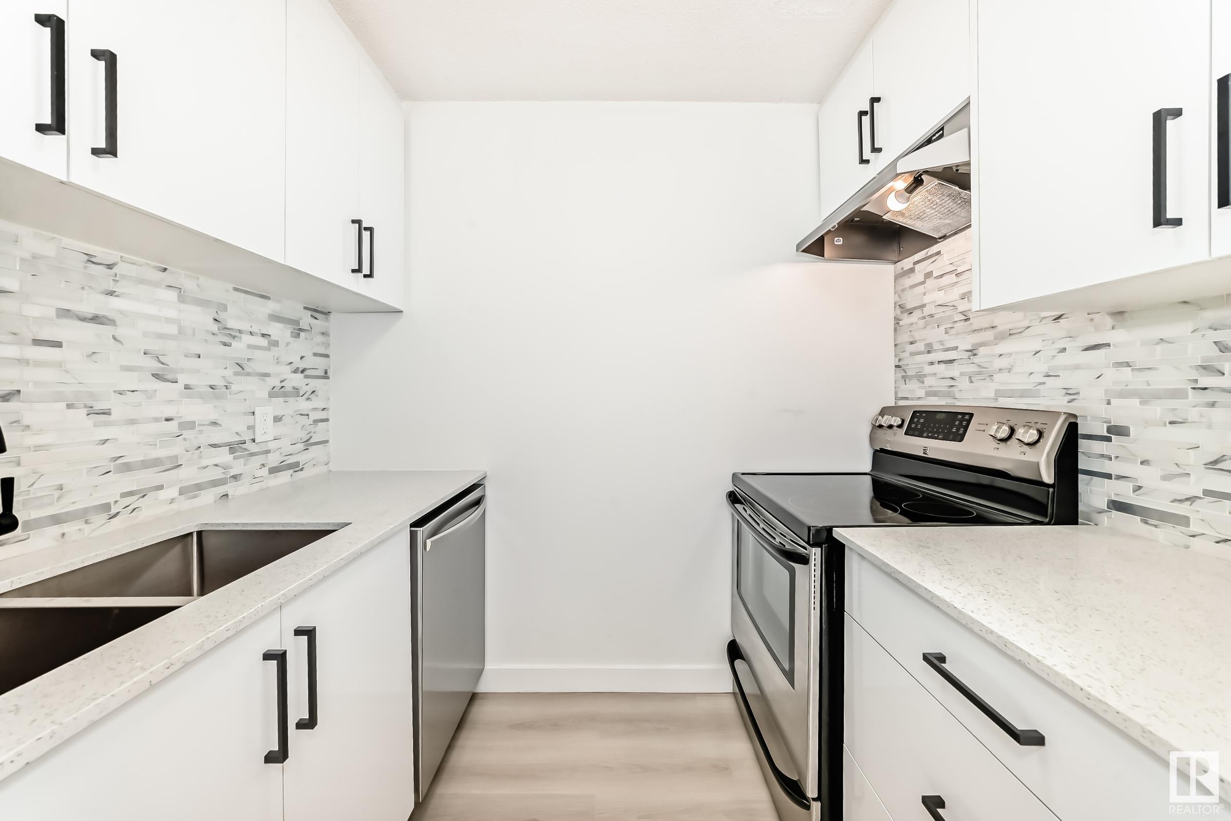      10D MEADOWLARK VG NW , Edmonton,  ,T5R 5X3 ;  Listing Number: MLS E4420316