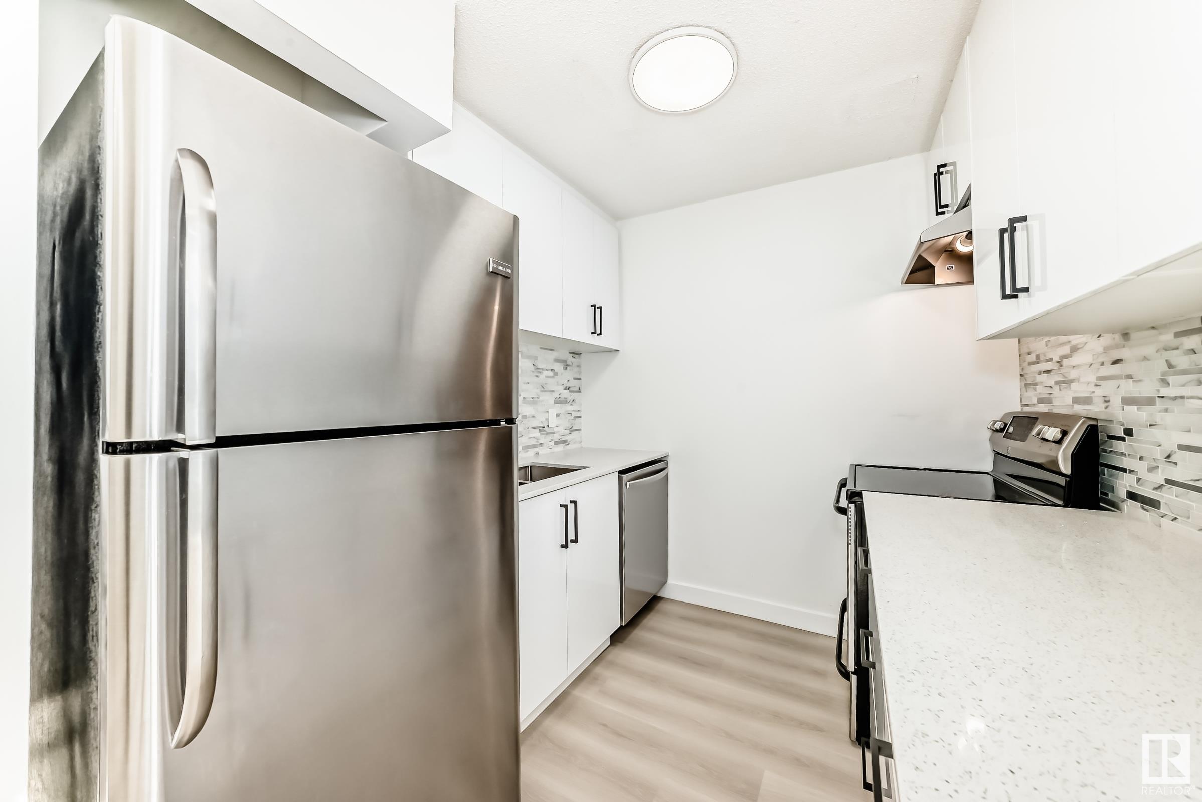      10D MEADOWLARK VG NW , Edmonton,  ,T5R 5X3 ;  Listing Number: MLS E4420316
