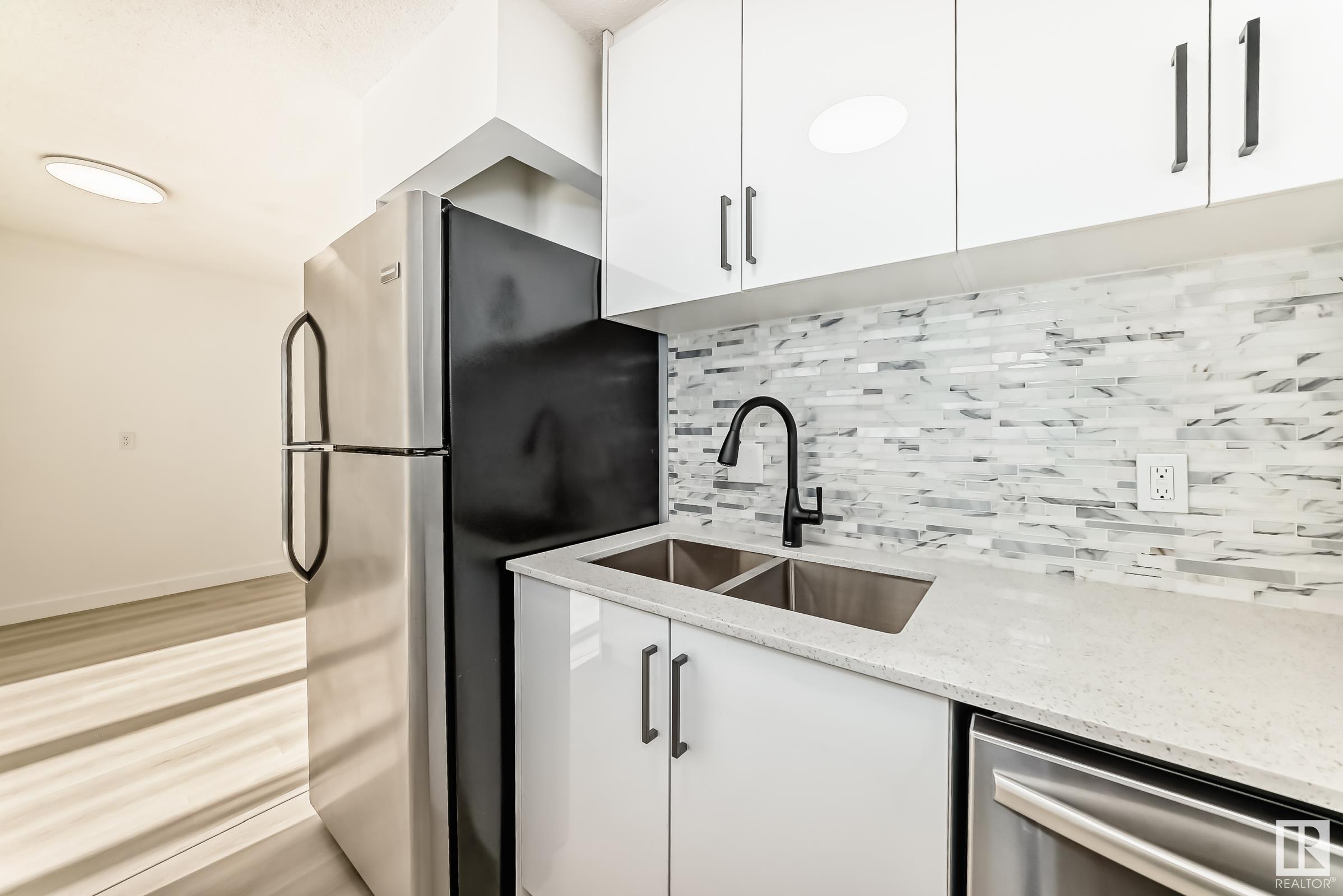      10D MEADOWLARK VG NW , Edmonton,  ,T5R 5X3 ;  Listing Number: MLS E4420316