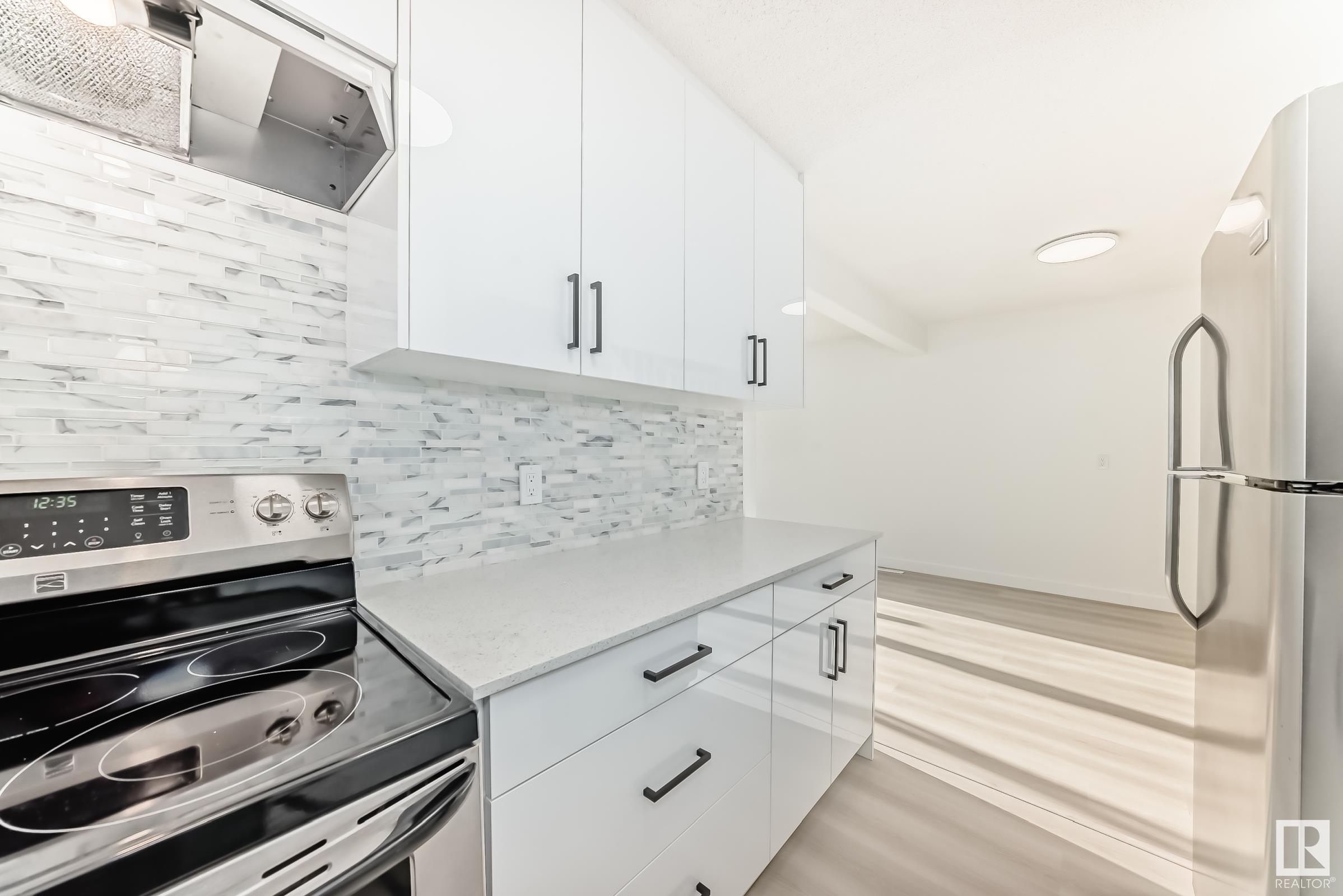      10D MEADOWLARK VG NW , Edmonton,  ,T5R 5X3 ;  Listing Number: MLS E4420316